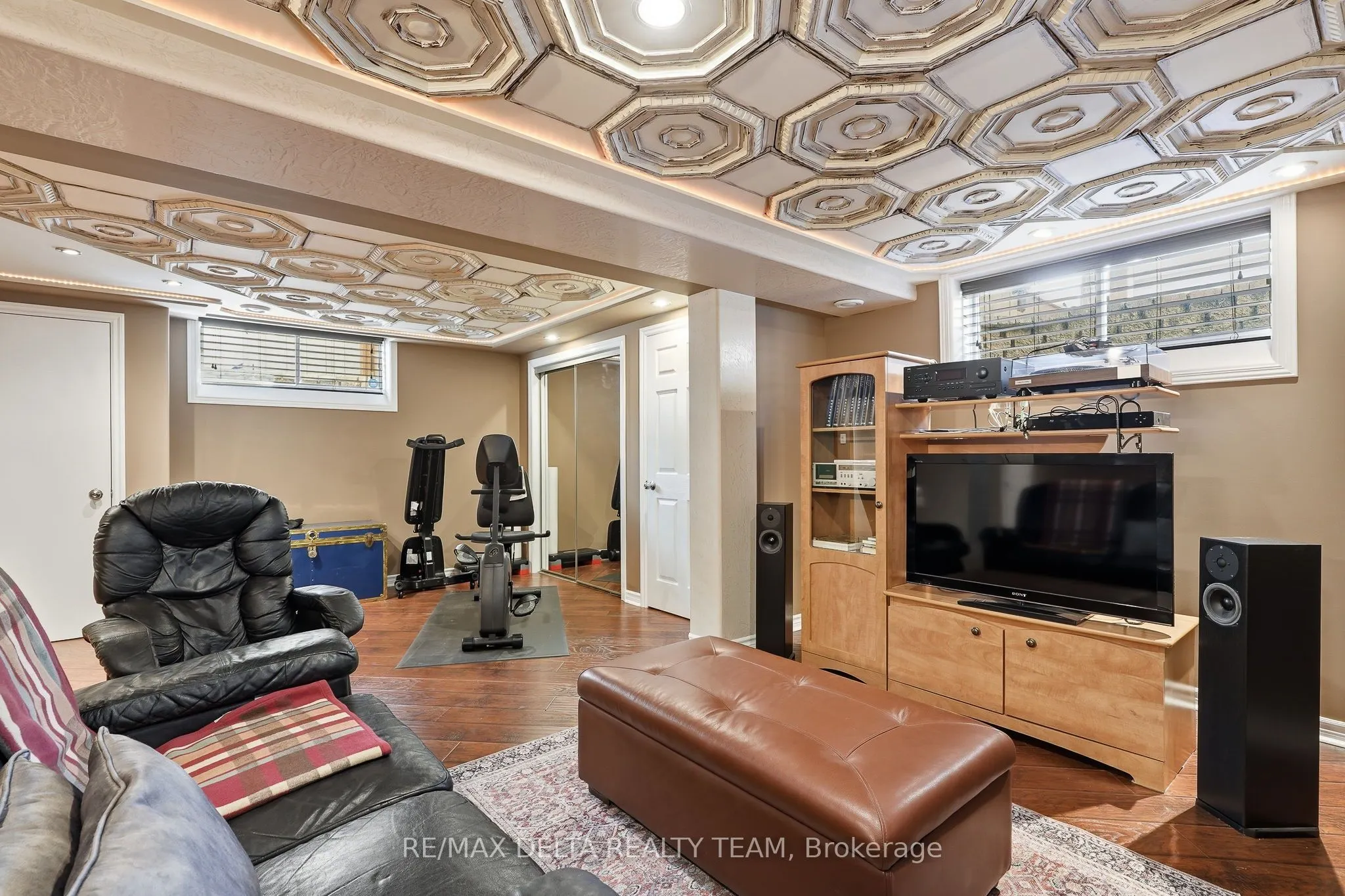 2040 Sunland Drive