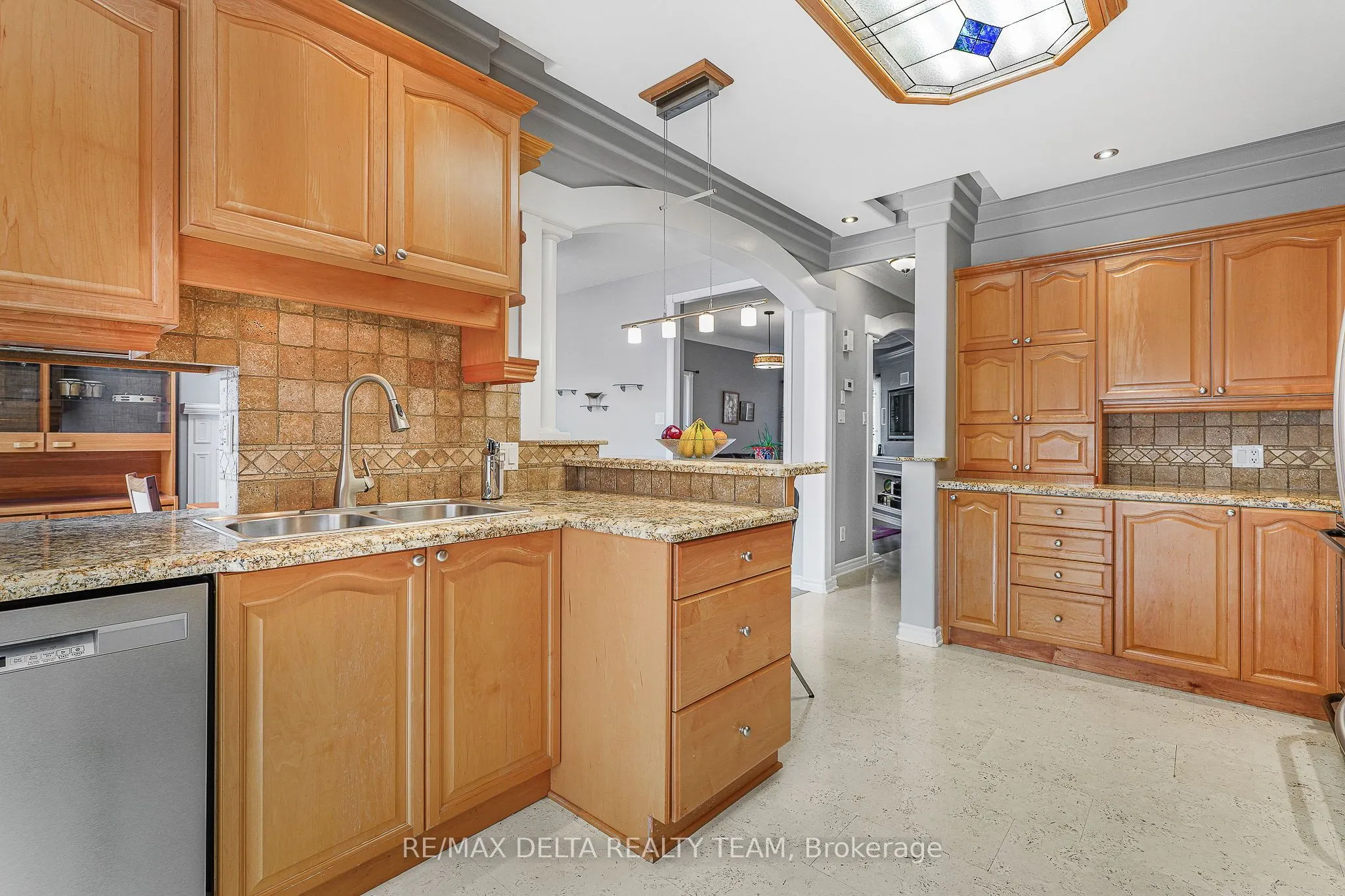 2040 Sunland Drive