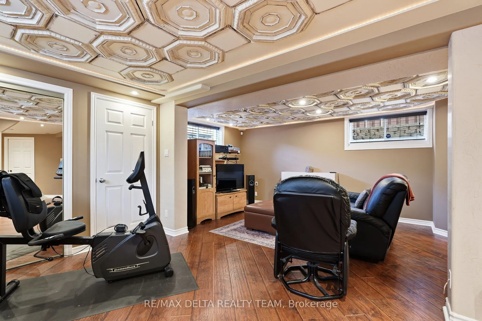 2040 Sunland Drive