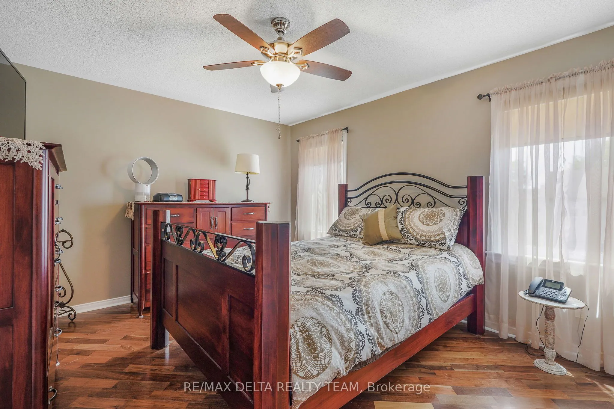 2040 Sunland Drive