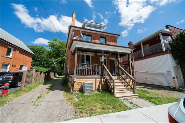 10 Fairleigh Avenue N