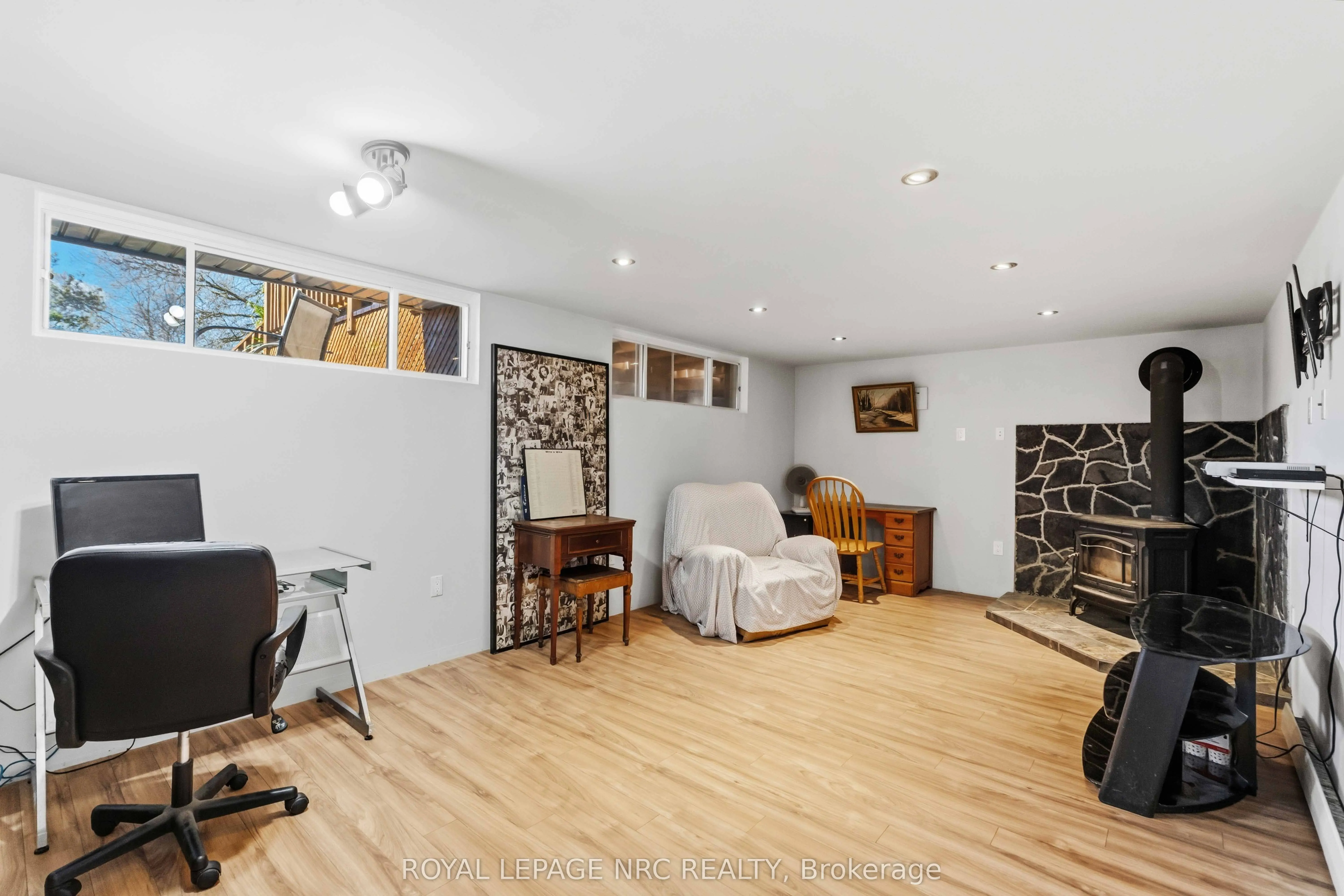4485 Queensway Crescent