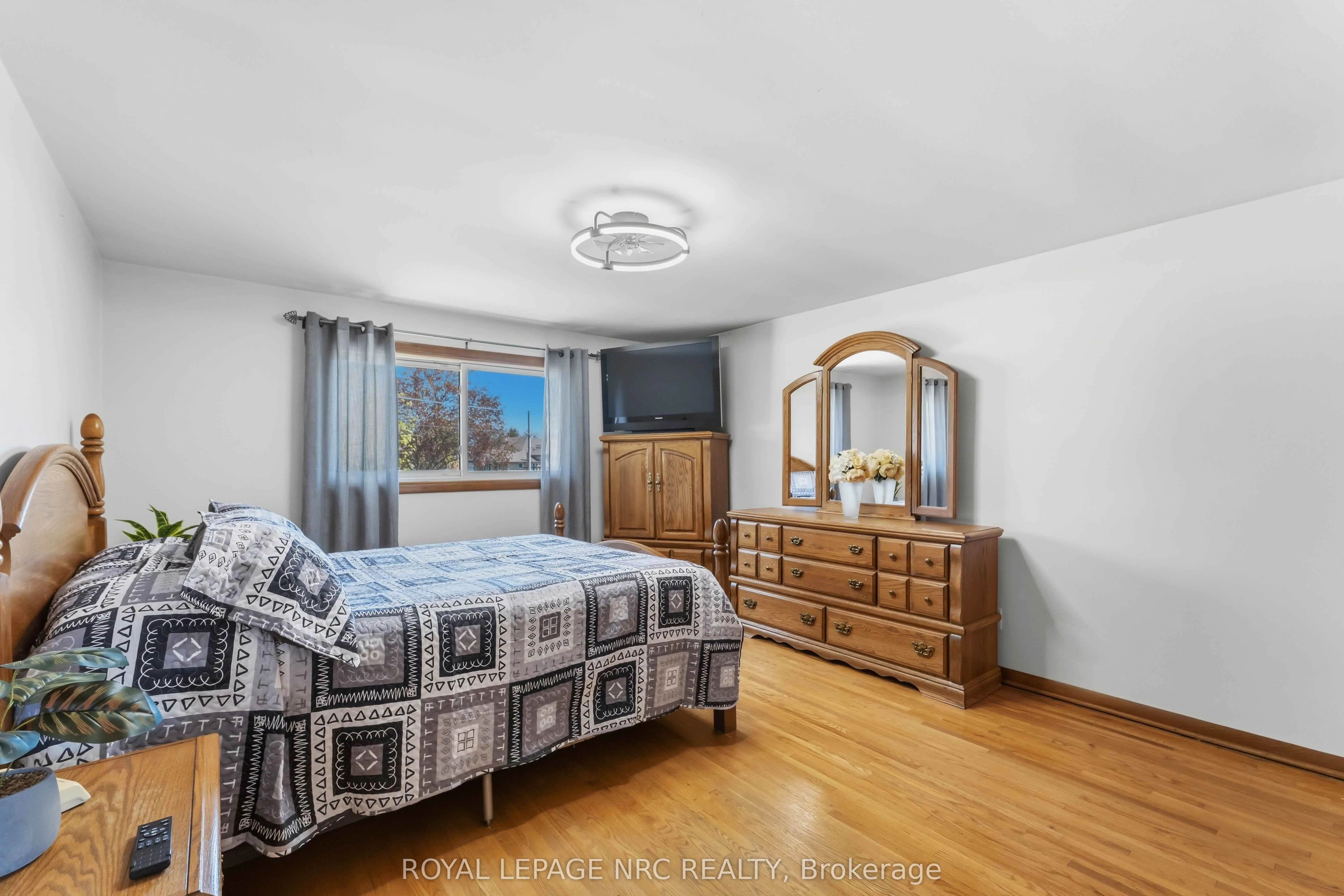 4485 Queensway Crescent