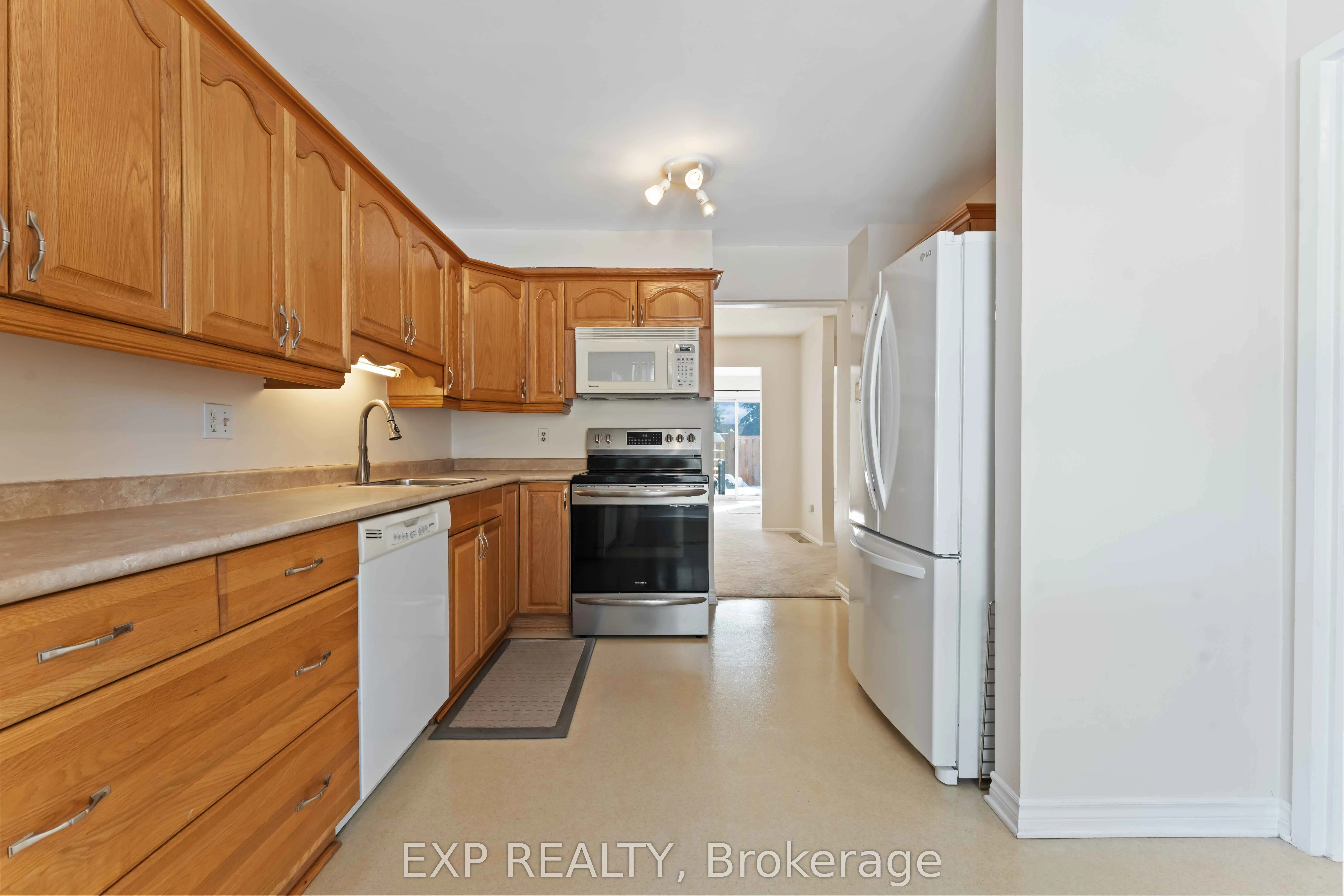 820 CAHILL Drive W #38