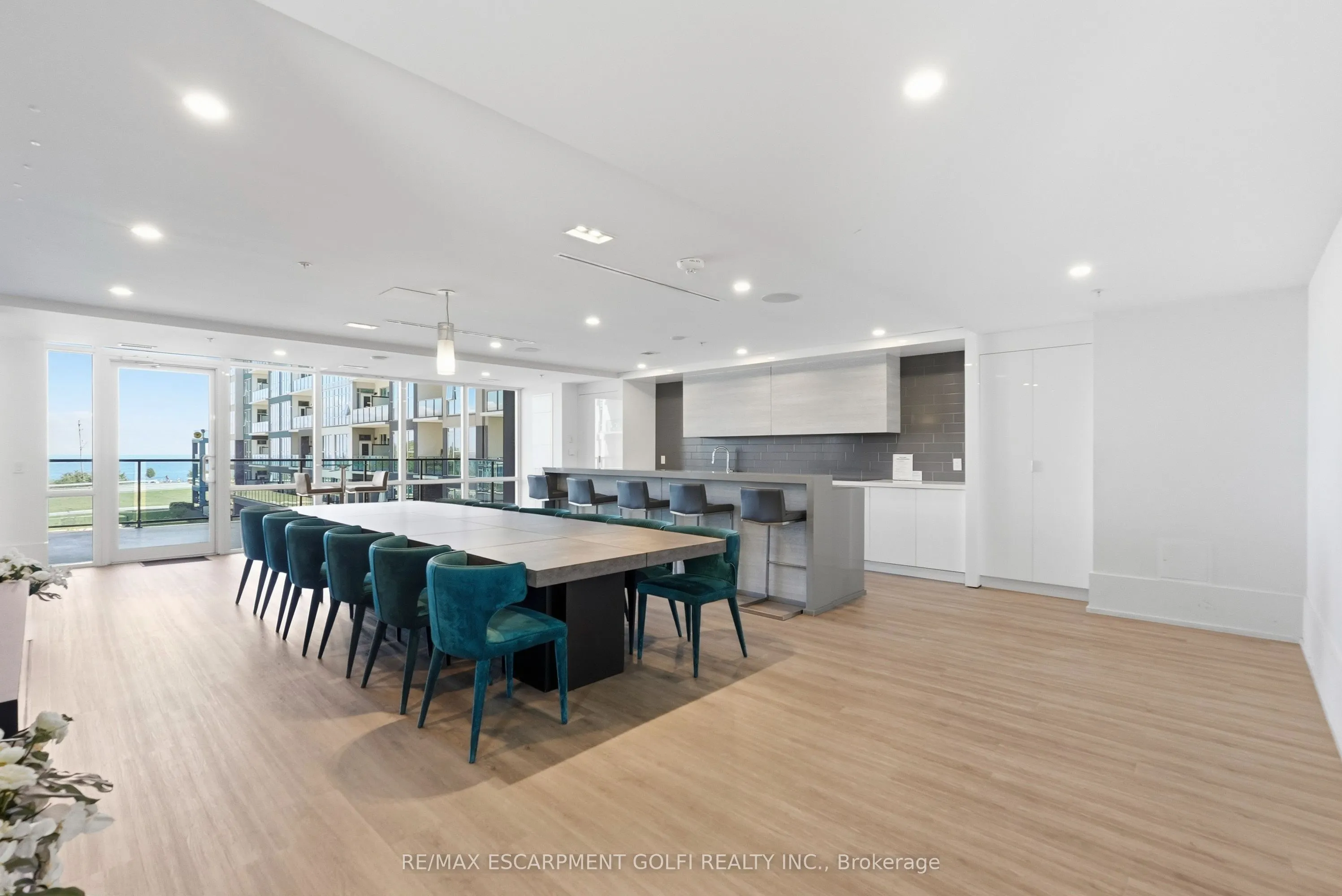 16 Concord Place #445