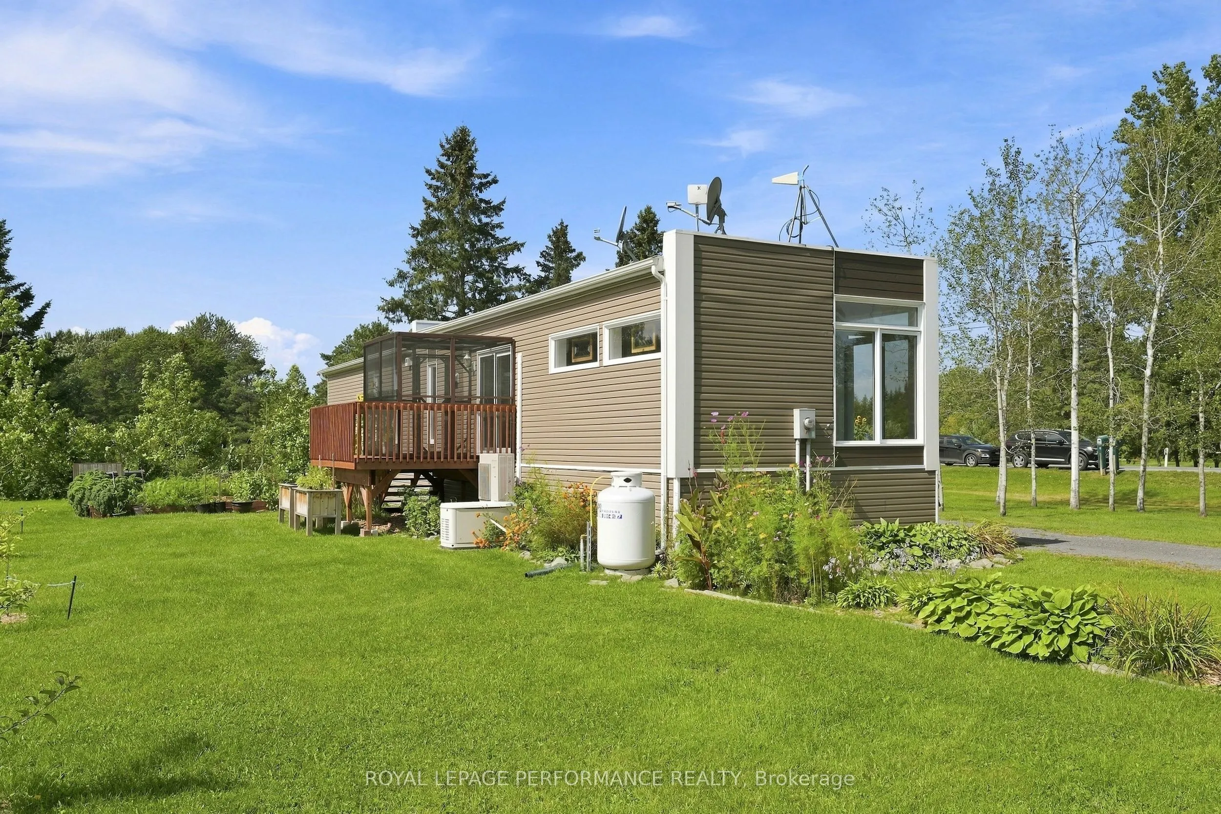 880 Concession 1 Road