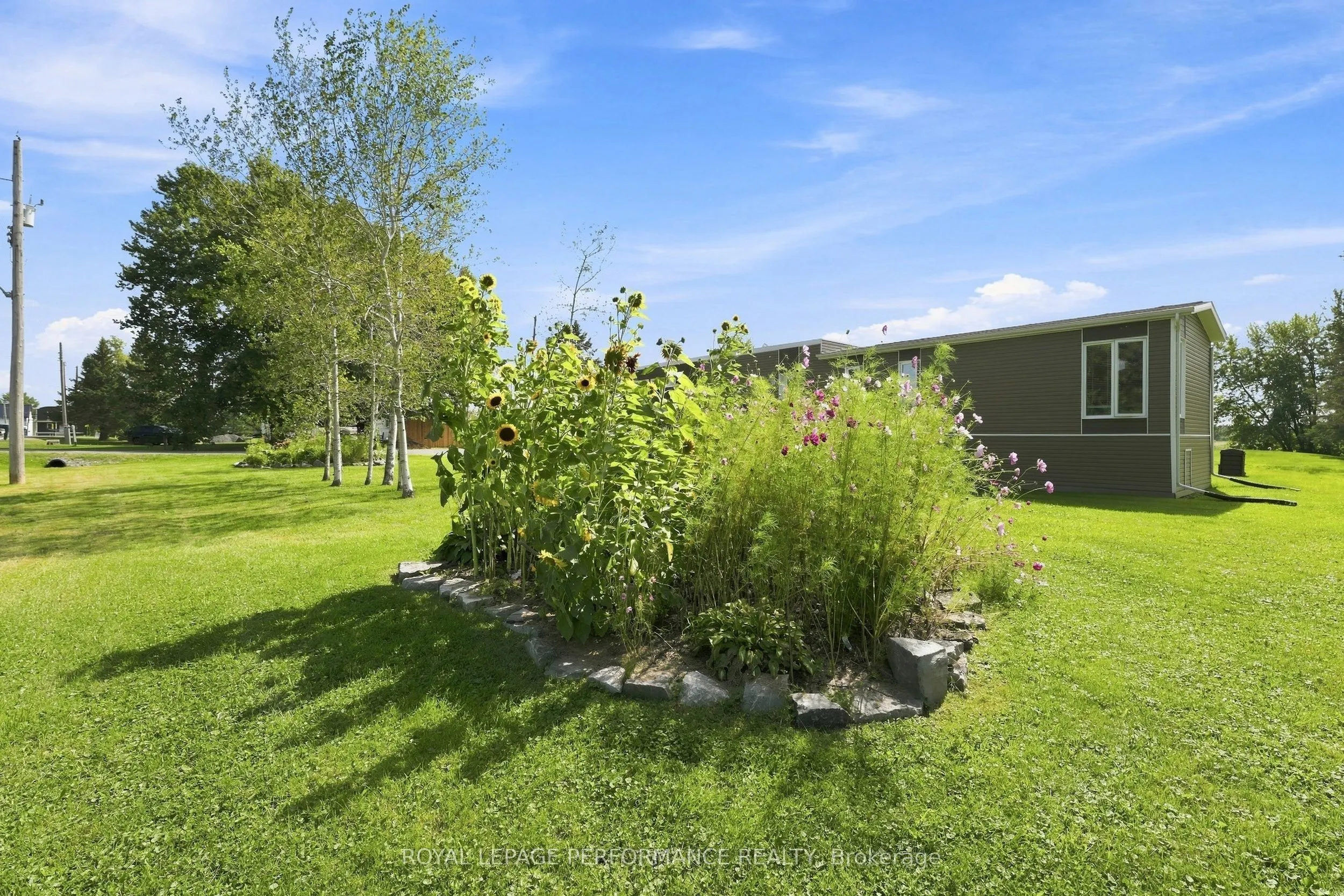 880 Concession 1 Road