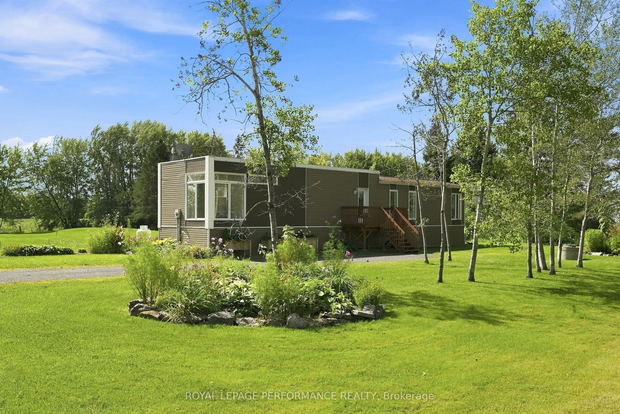 880 Concession 1 Road