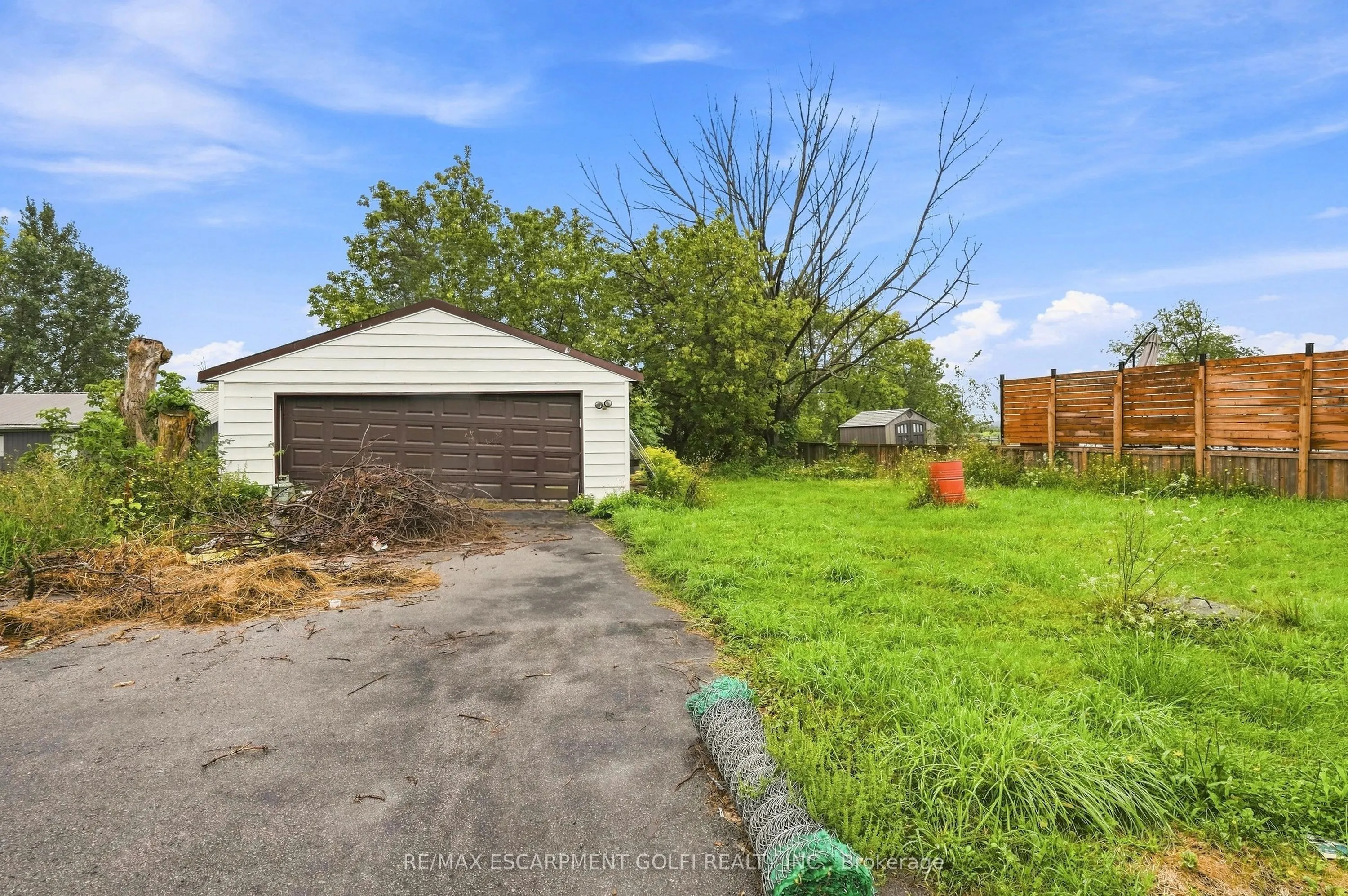 663 Ridge Road W