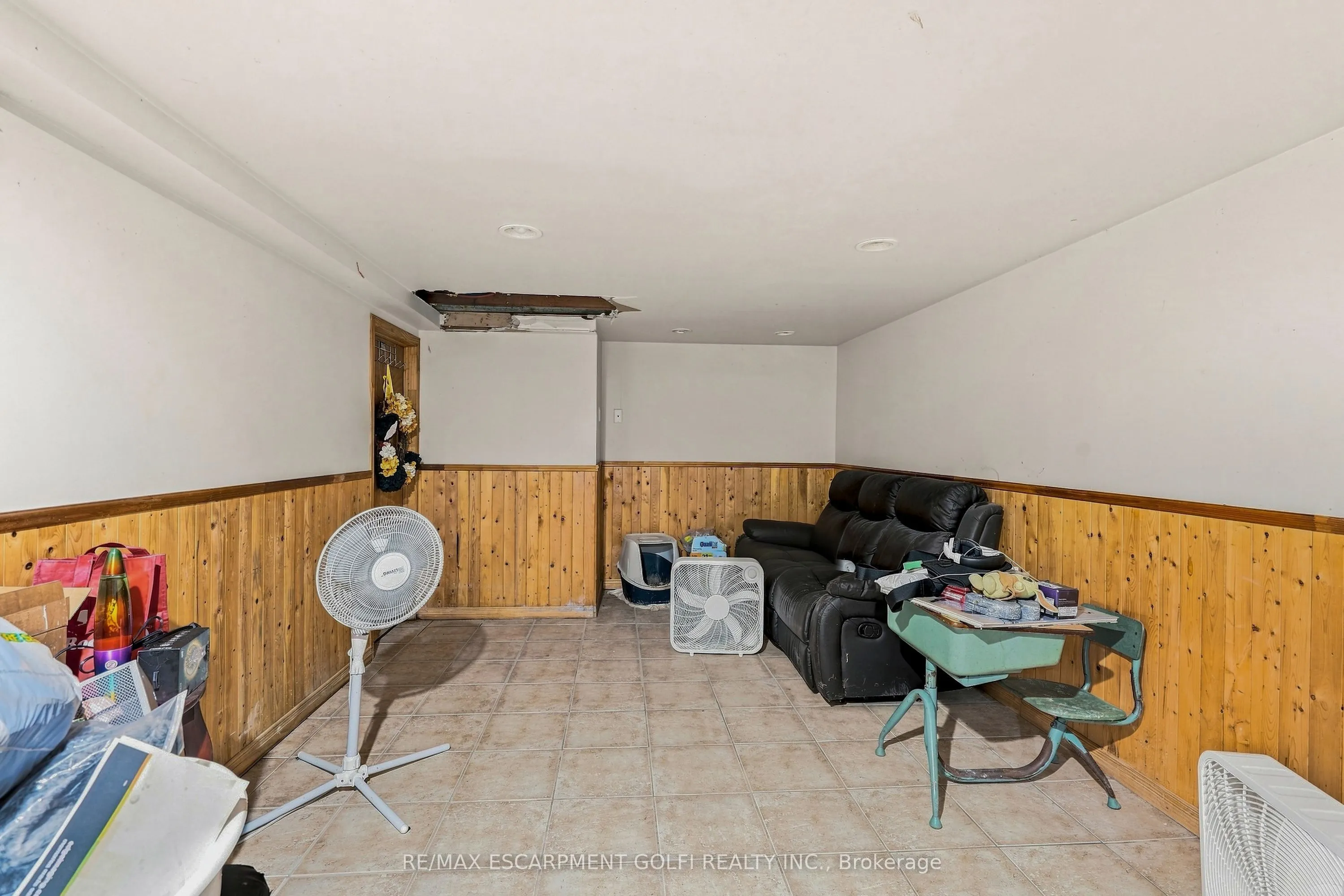 663 Ridge Road W