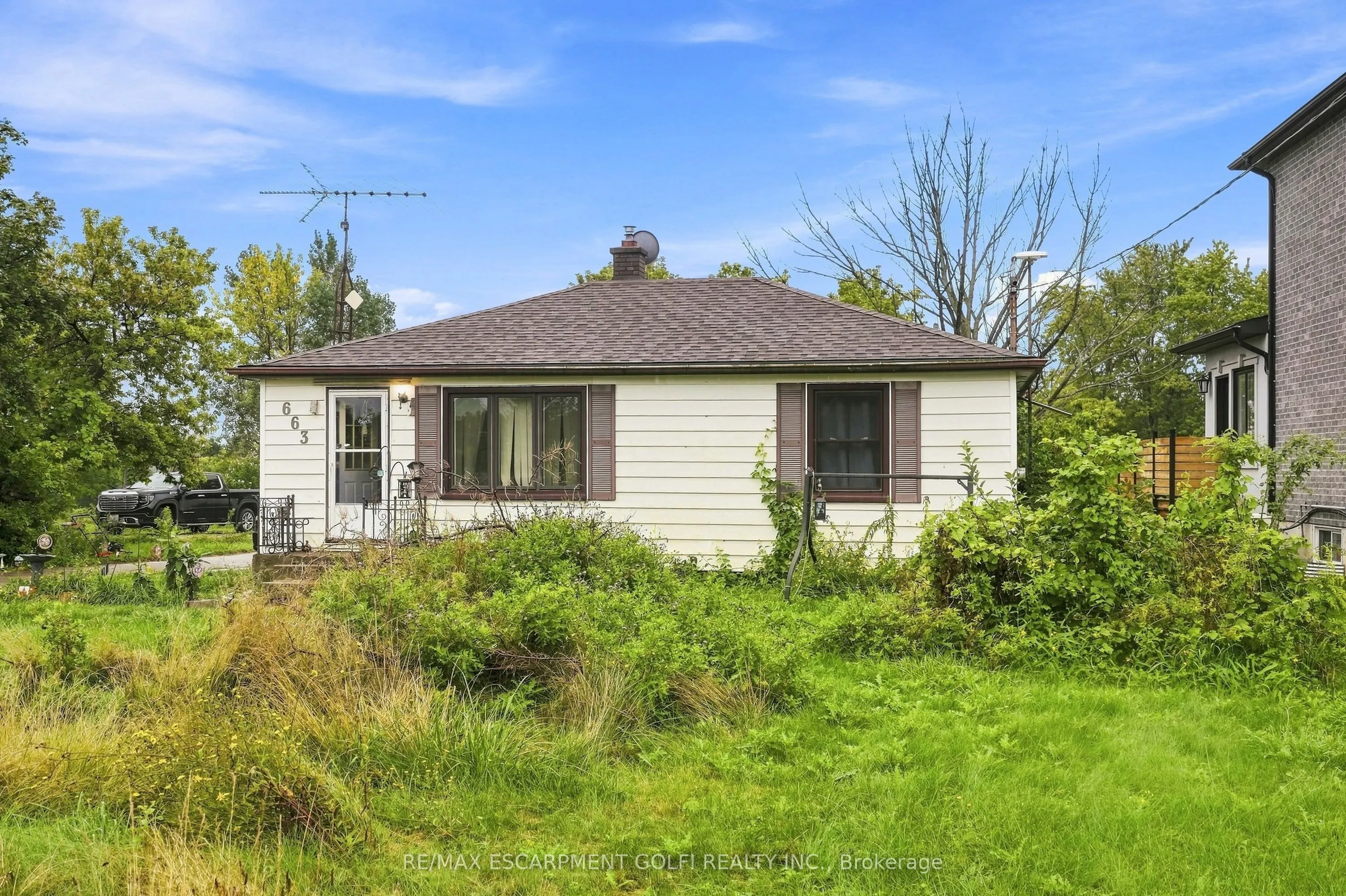 663 Ridge Road W