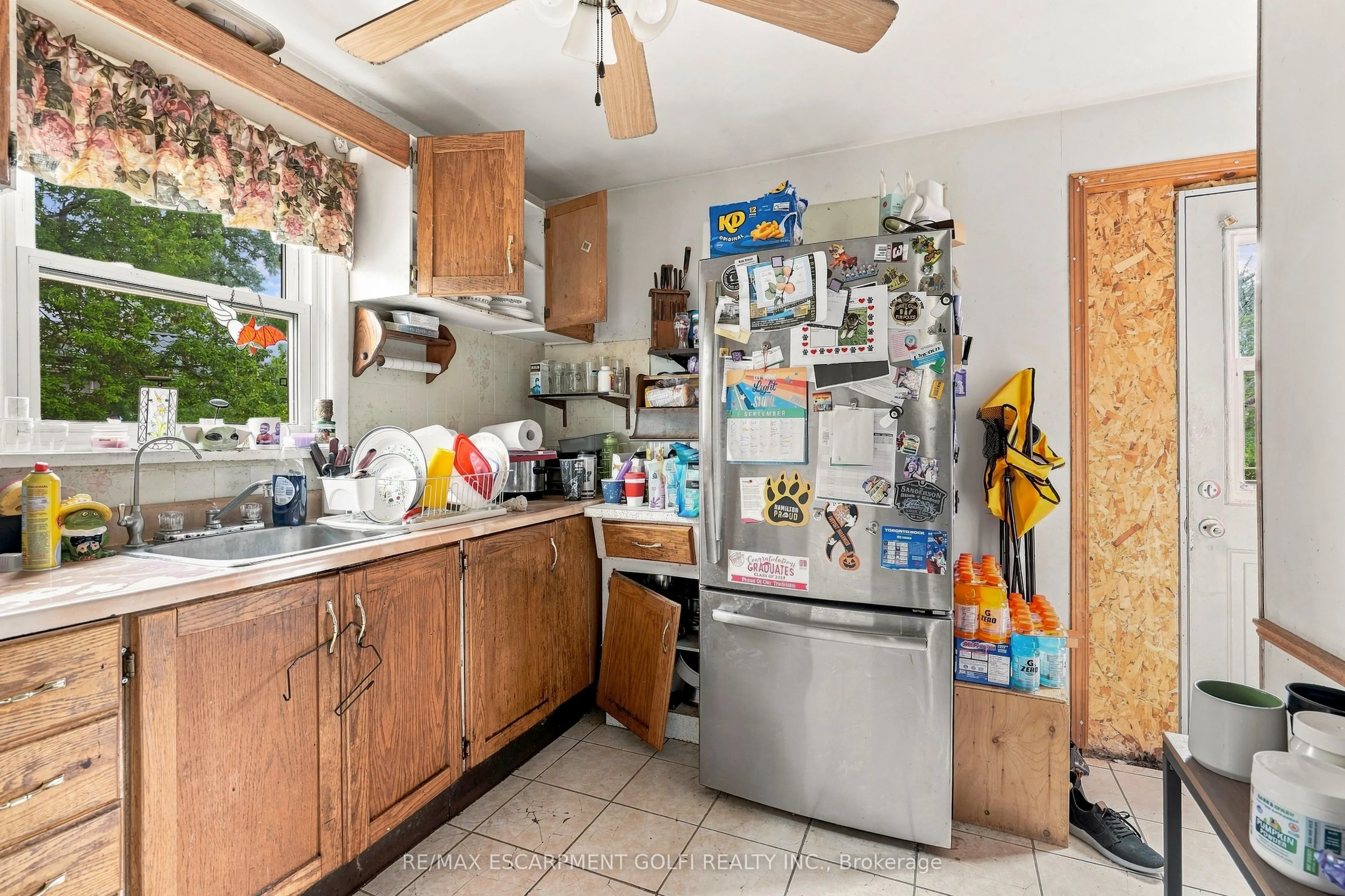 663 Ridge Road W