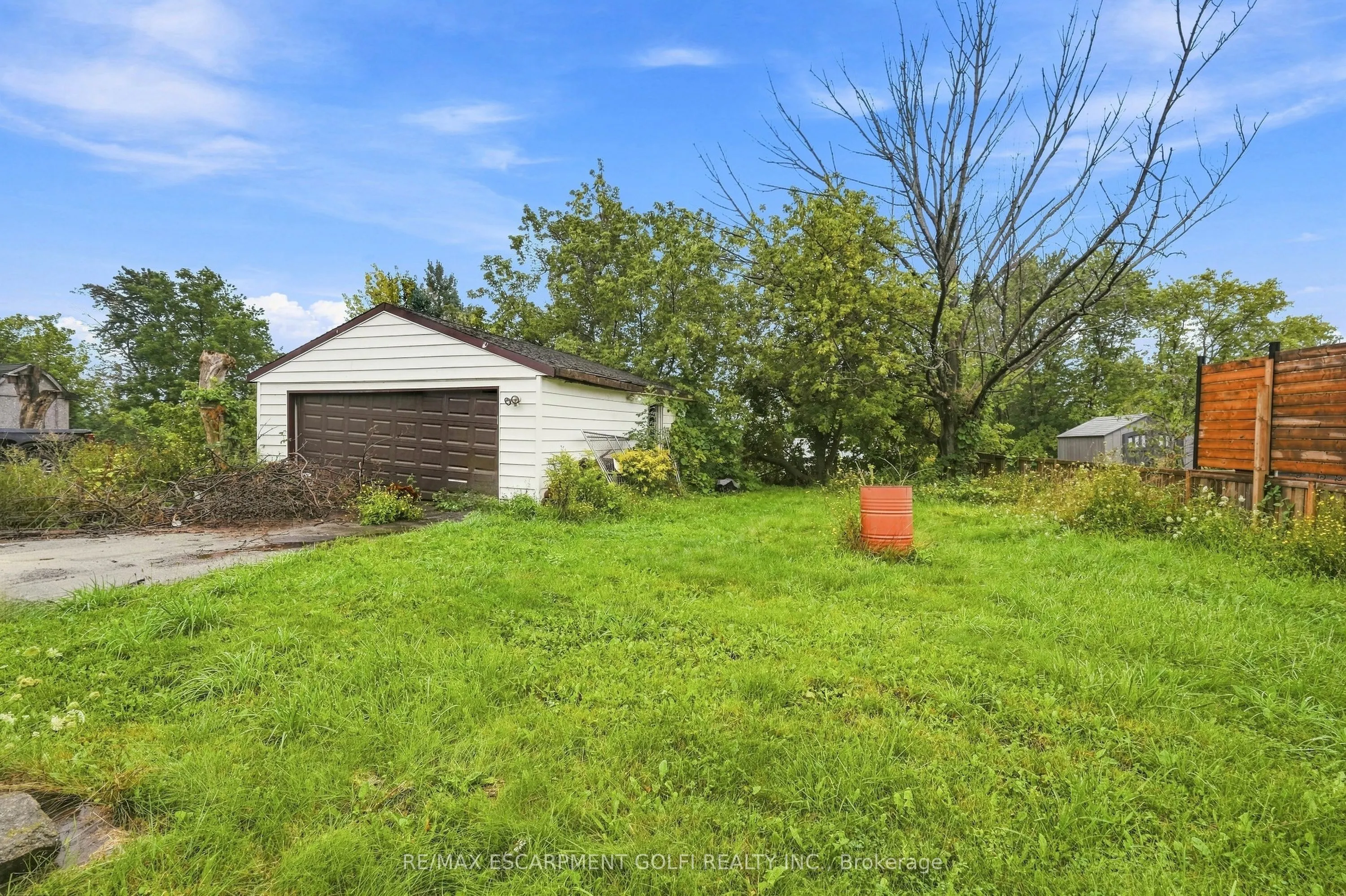 663 Ridge Road W