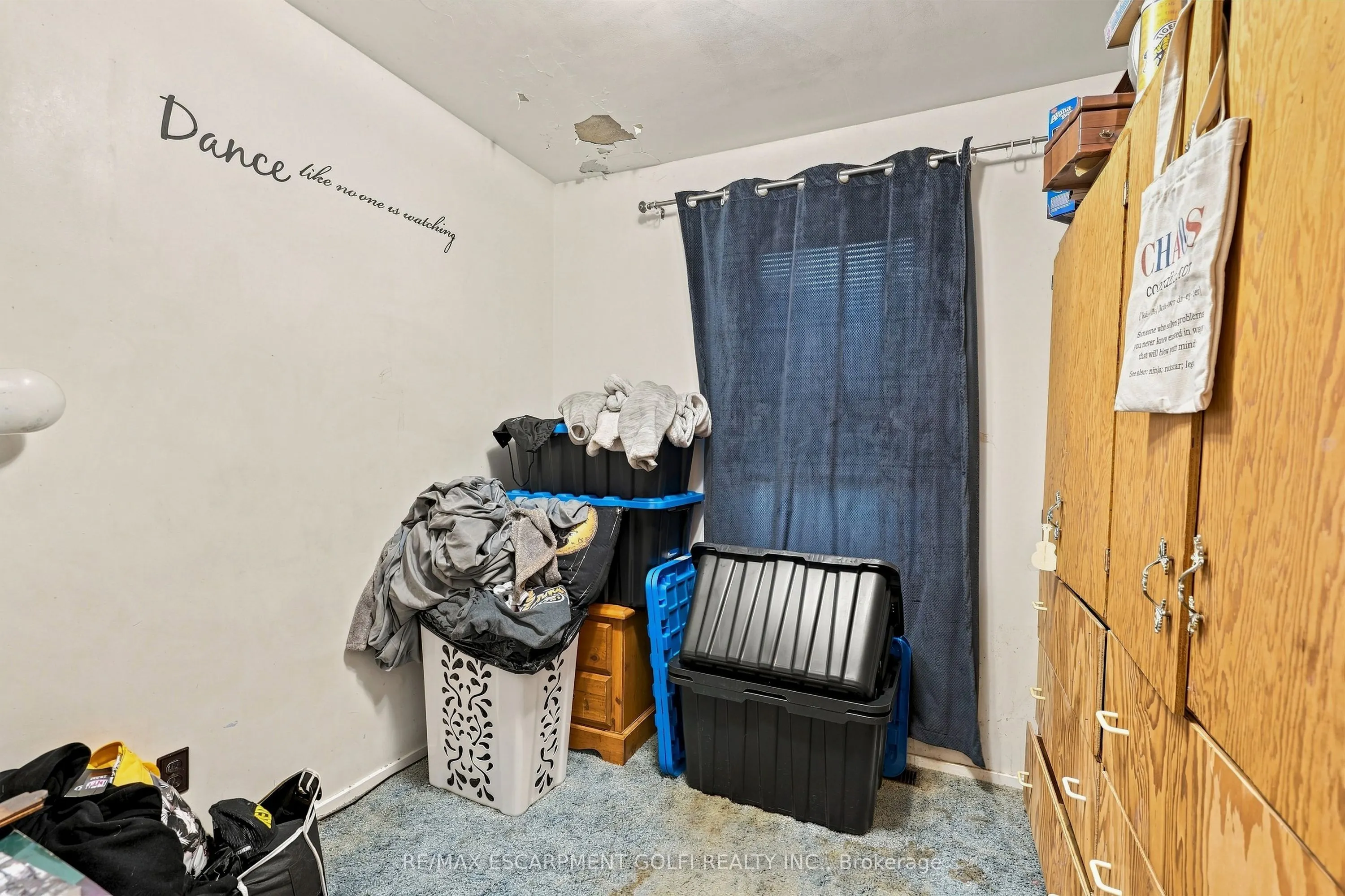 663 Ridge Road W