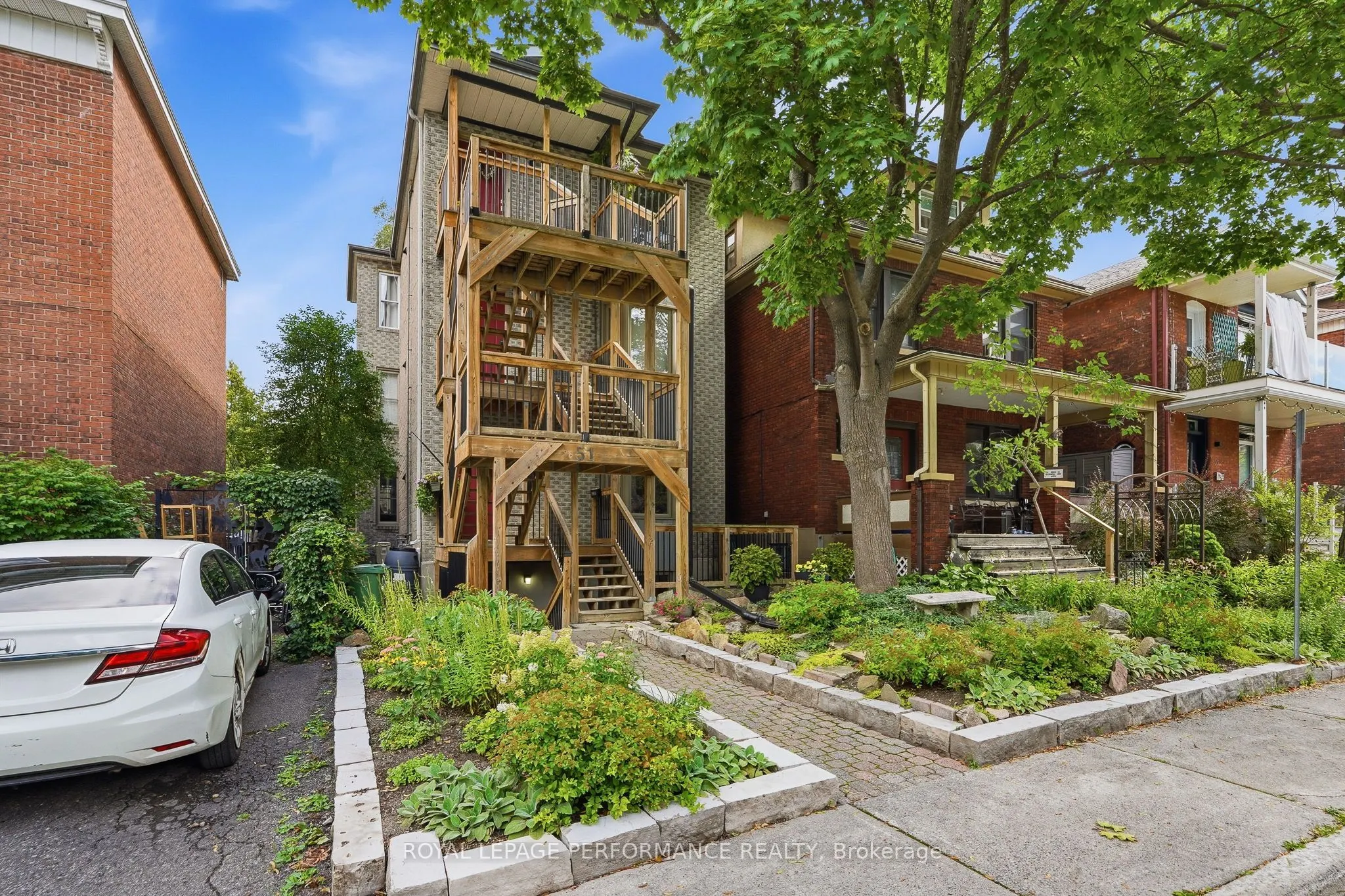 51 Spadina Avenue #1