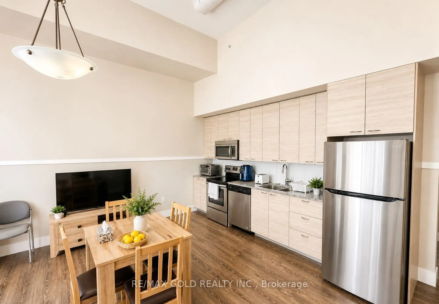 253 Albert Street #112