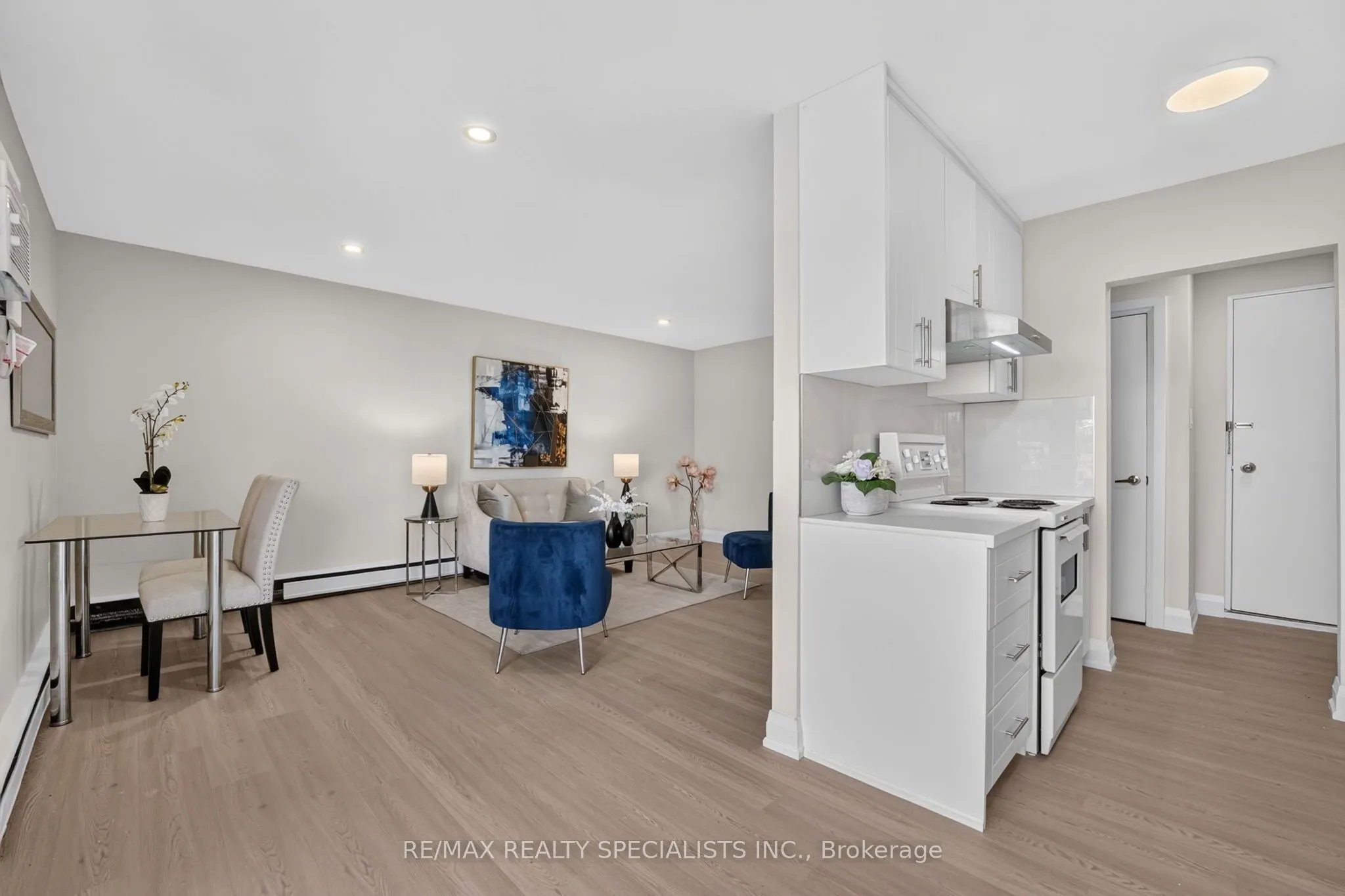426 Queenston Street #33