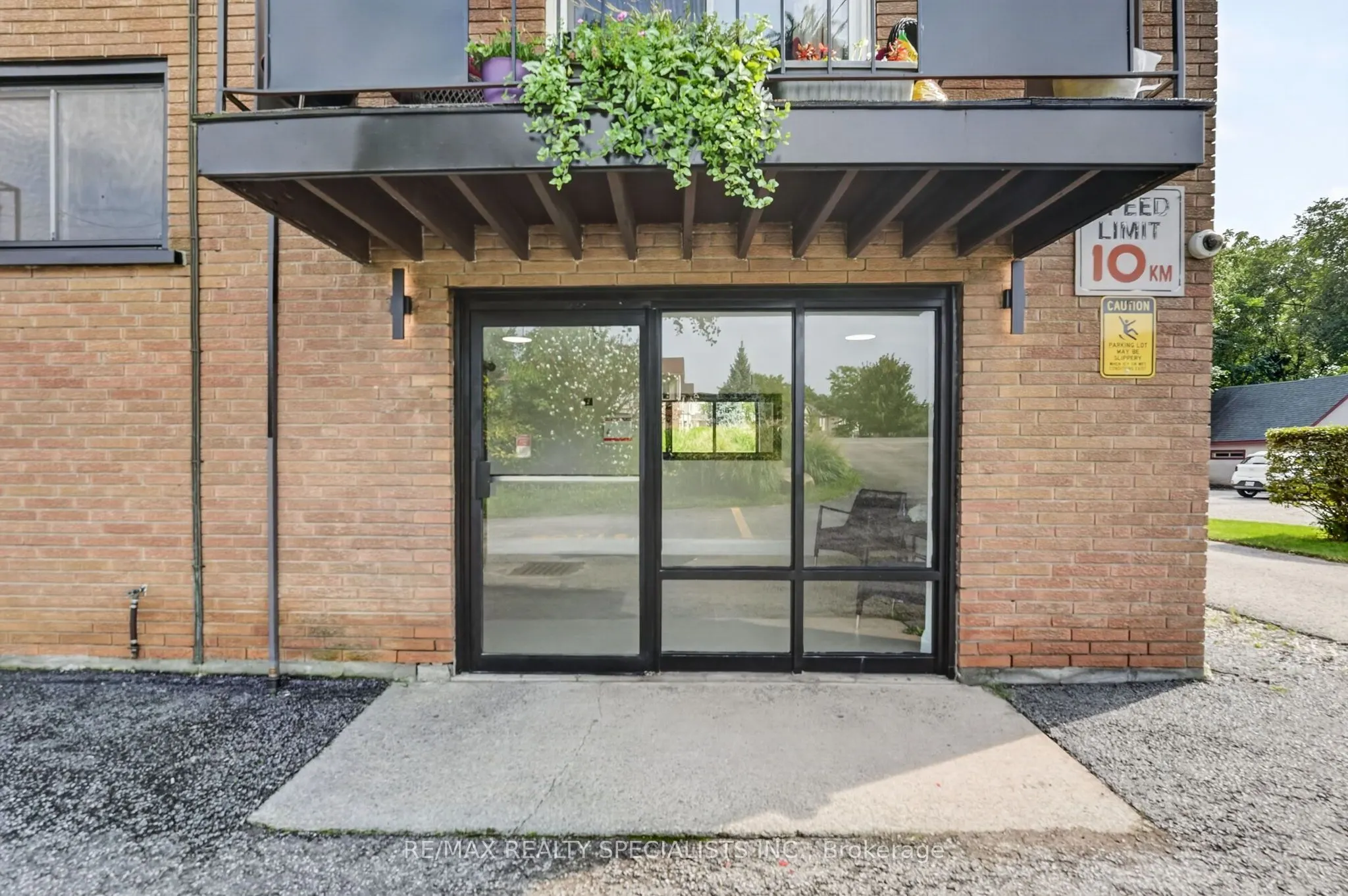 426 Queenston Street #33