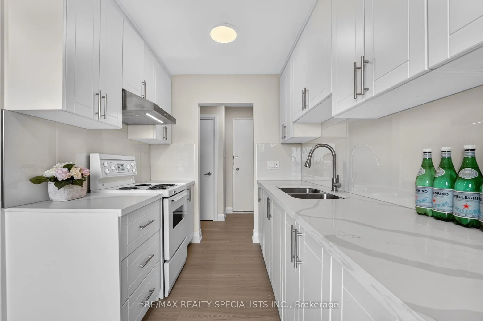 426 Queenston Street #33