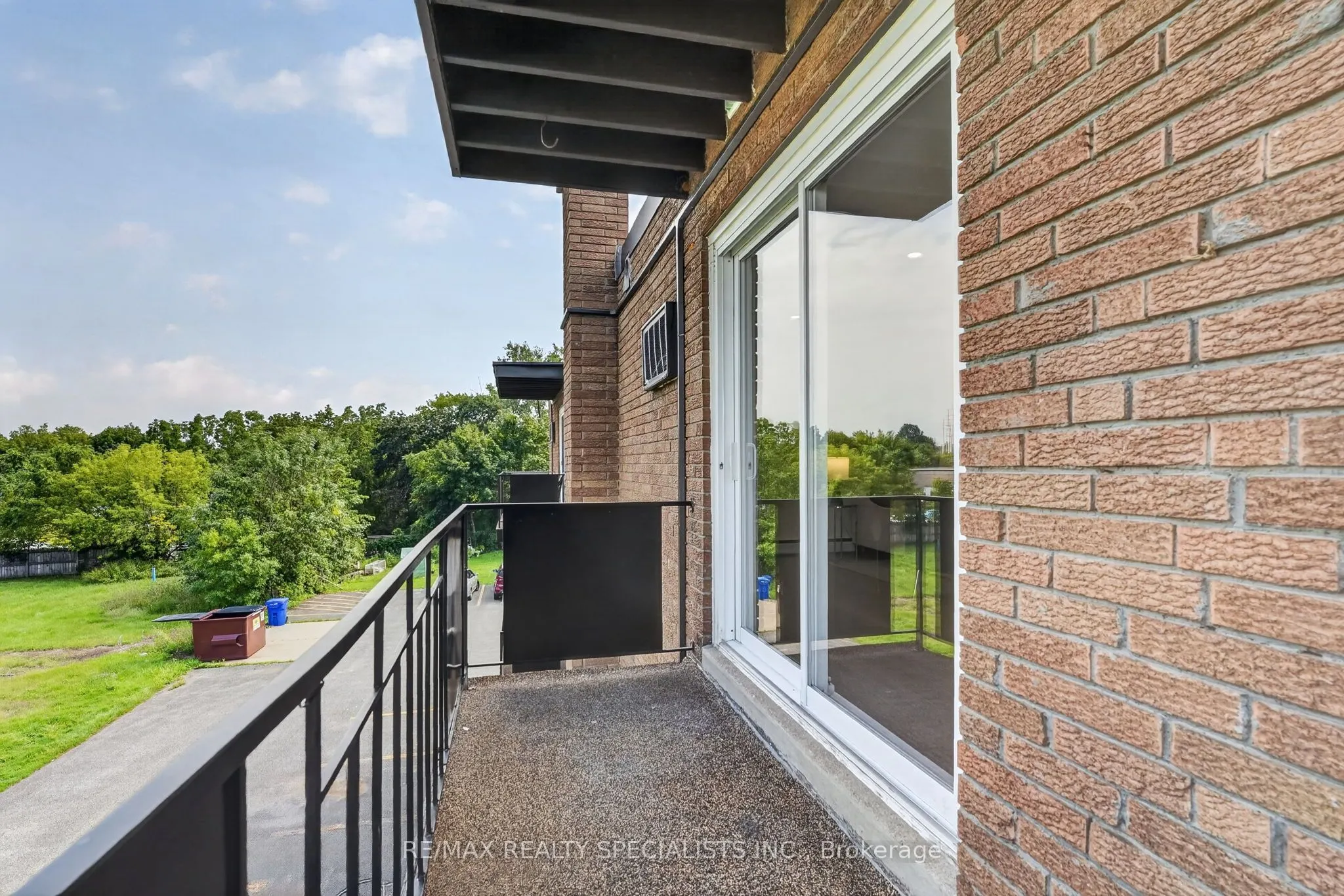 426 Queenston Street #33
