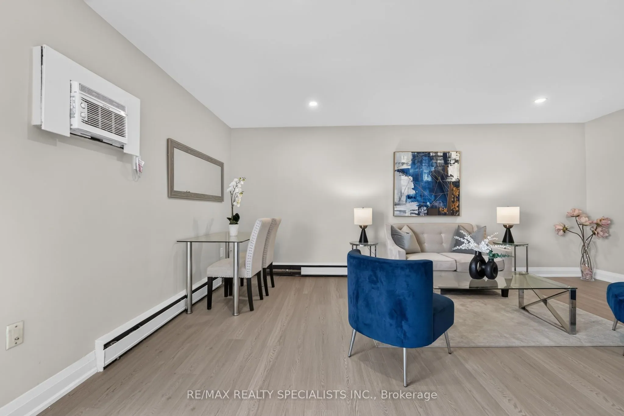 426 Queenston Street #33