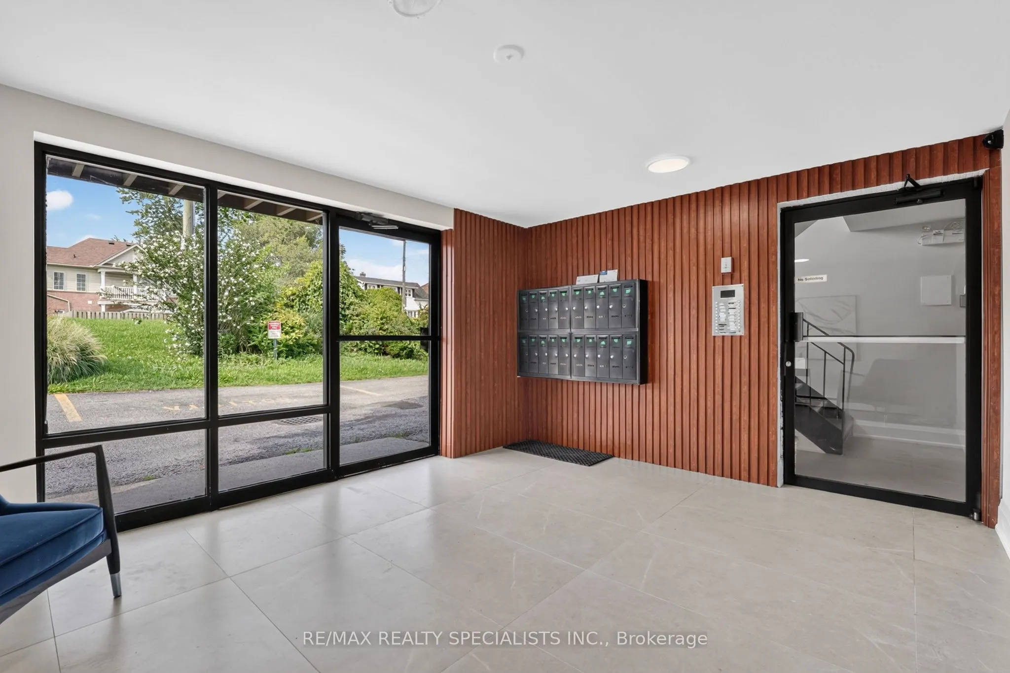 426 Queenston Street #33