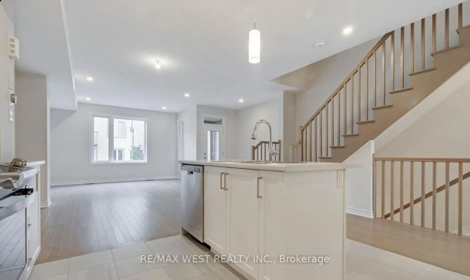 1026 Kijik Crescent
