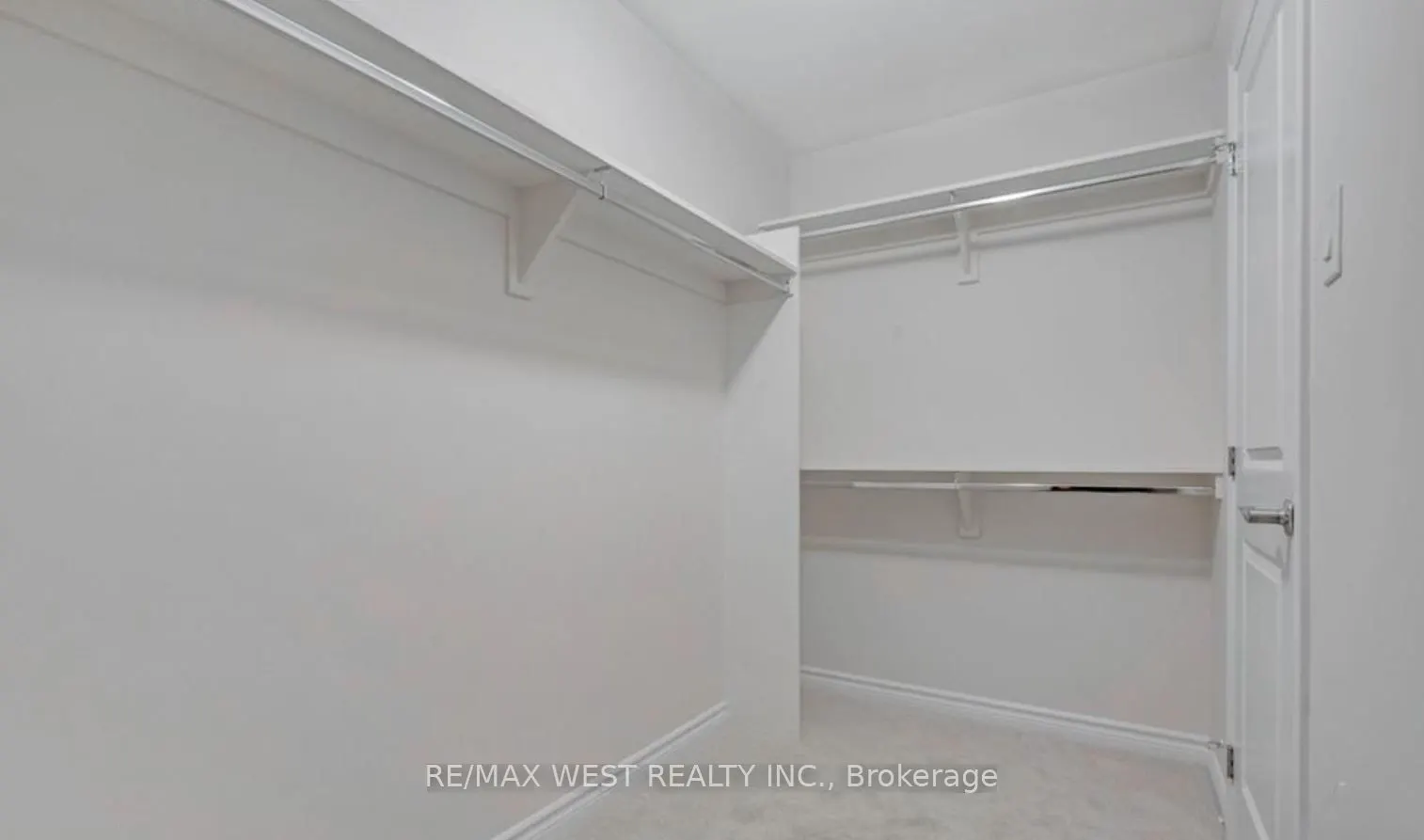 1026 Kijik Crescent