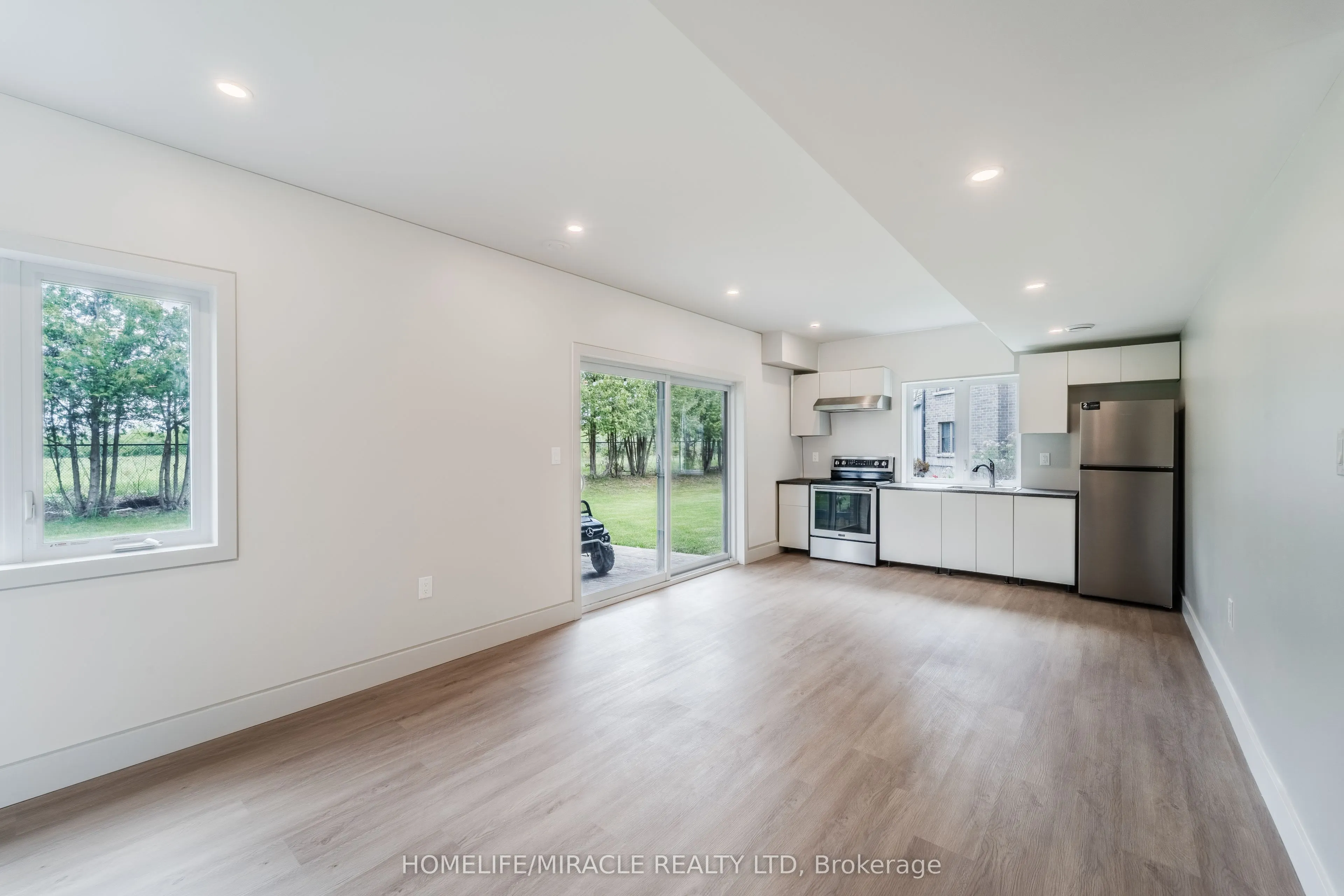 245 Tamarack Boulevard