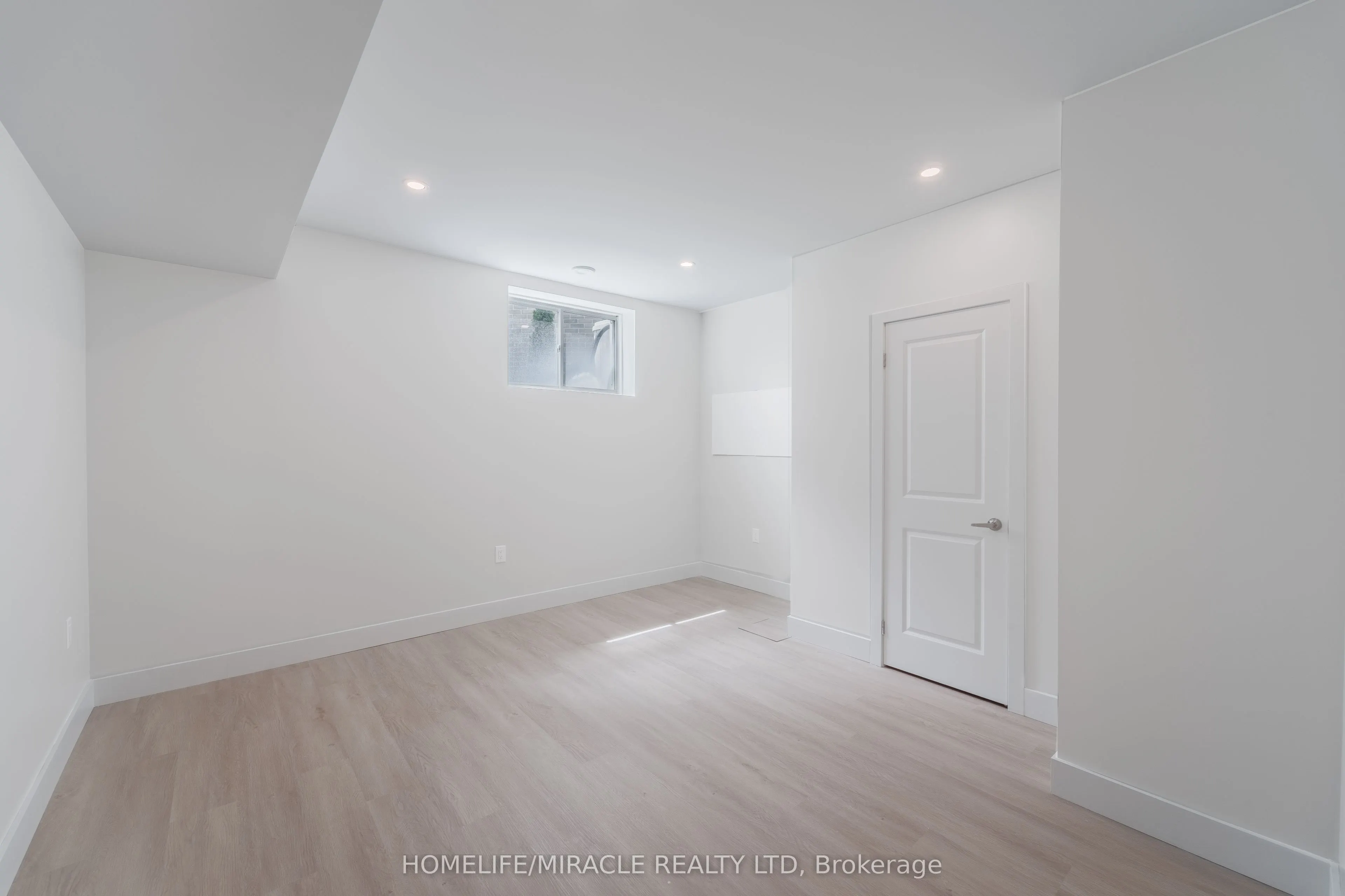 245 Tamarack Boulevard