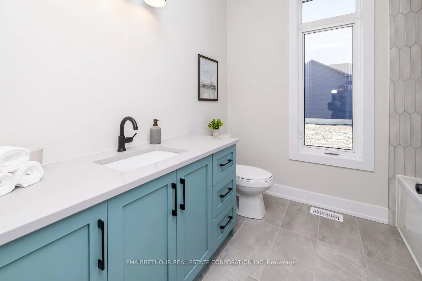 200 Trudeau Crescent