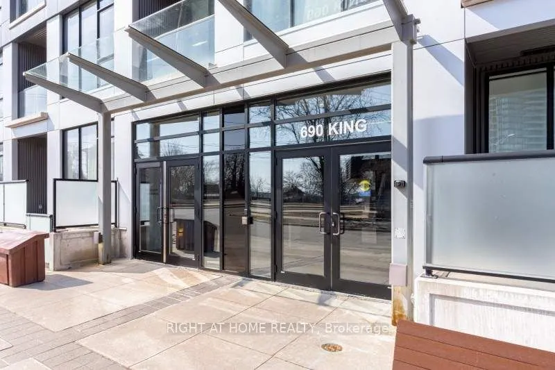 690 King Street W #103