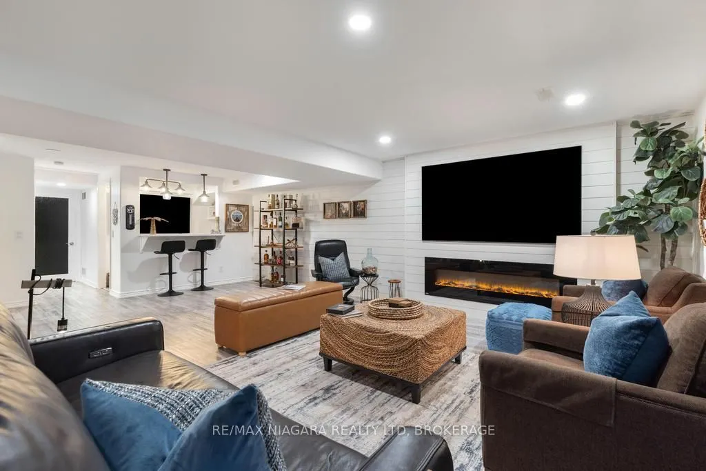 7 Lakeside Drive #66