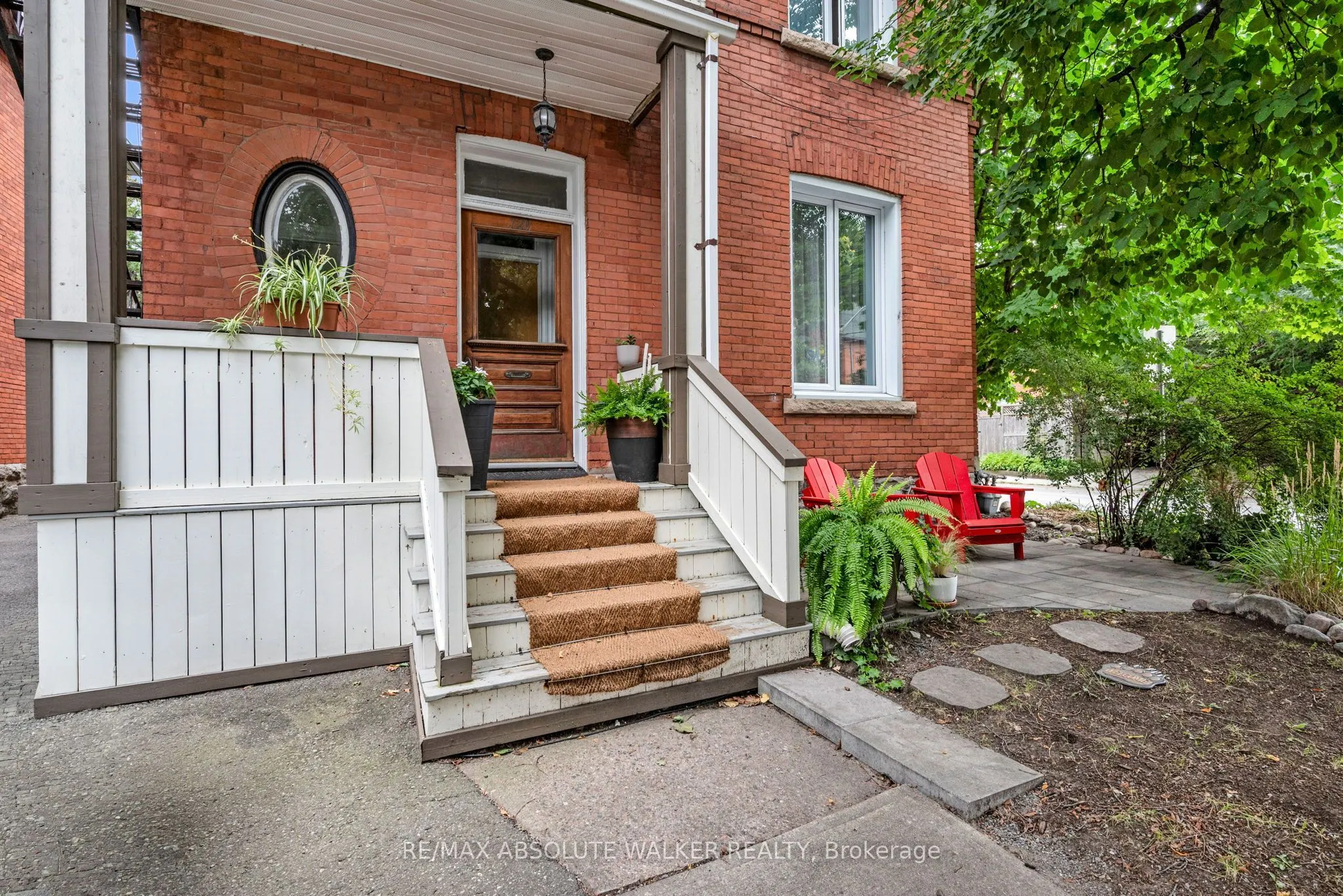 120 Strathcona Avenue