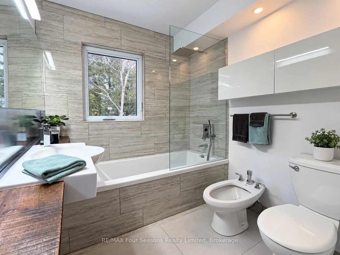 50 Amaranth Street W