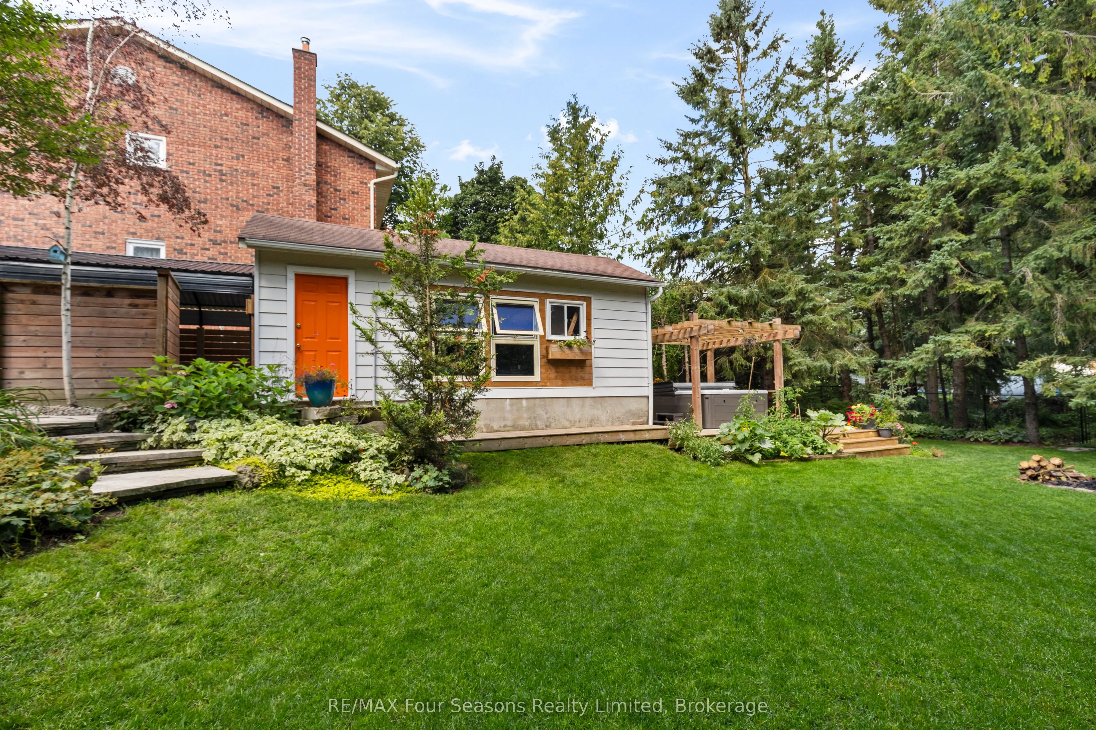 50 Amaranth Street W