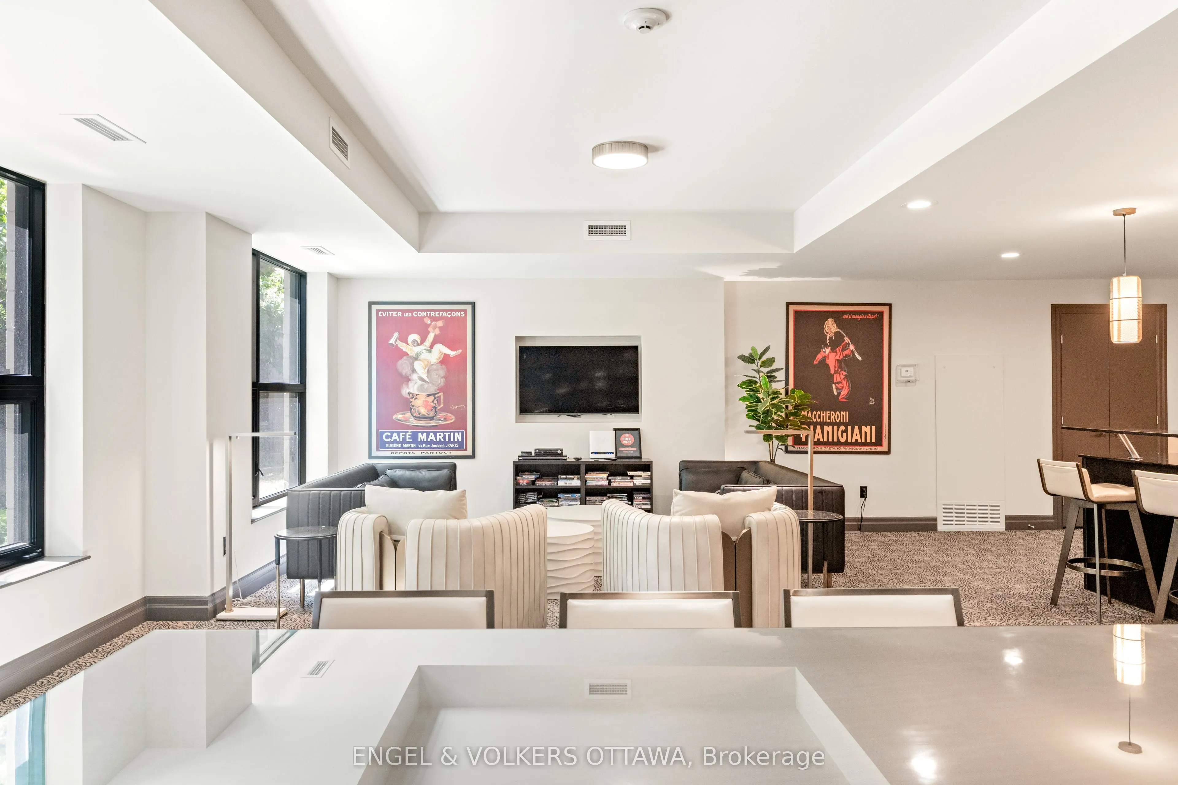 235 Kent Street #711