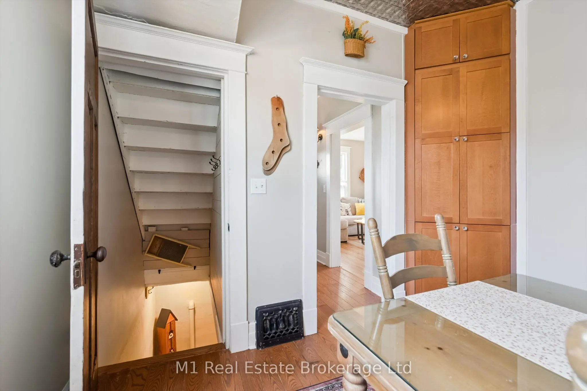 691 St Andrew Street W