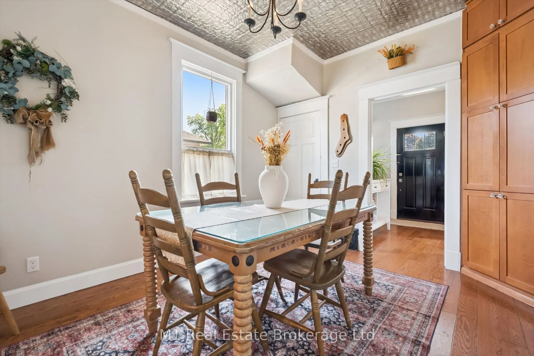 691 St Andrew Street W