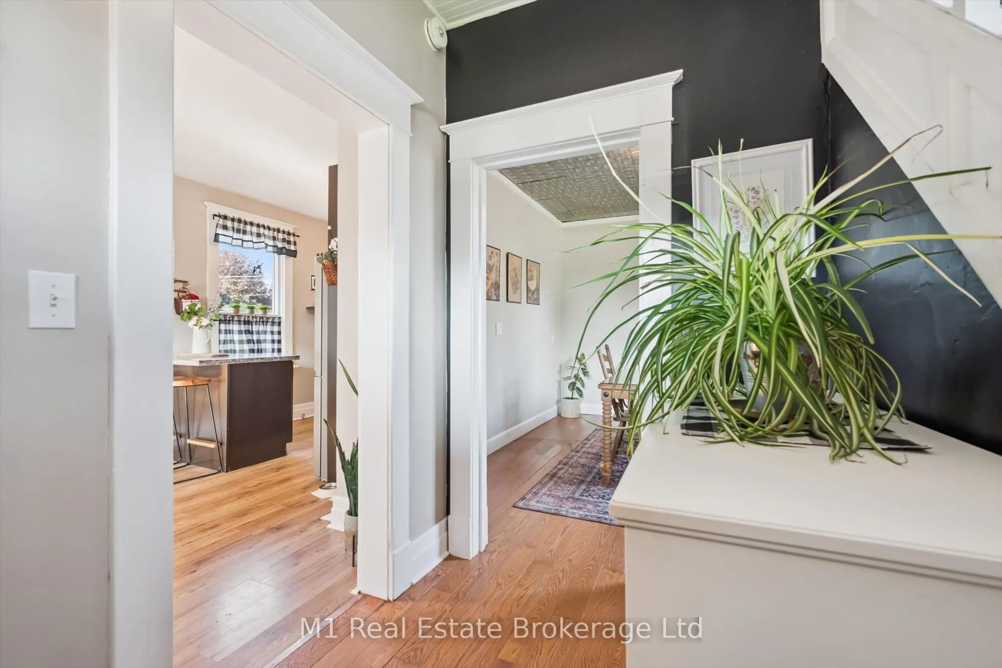 691 St Andrew Street W