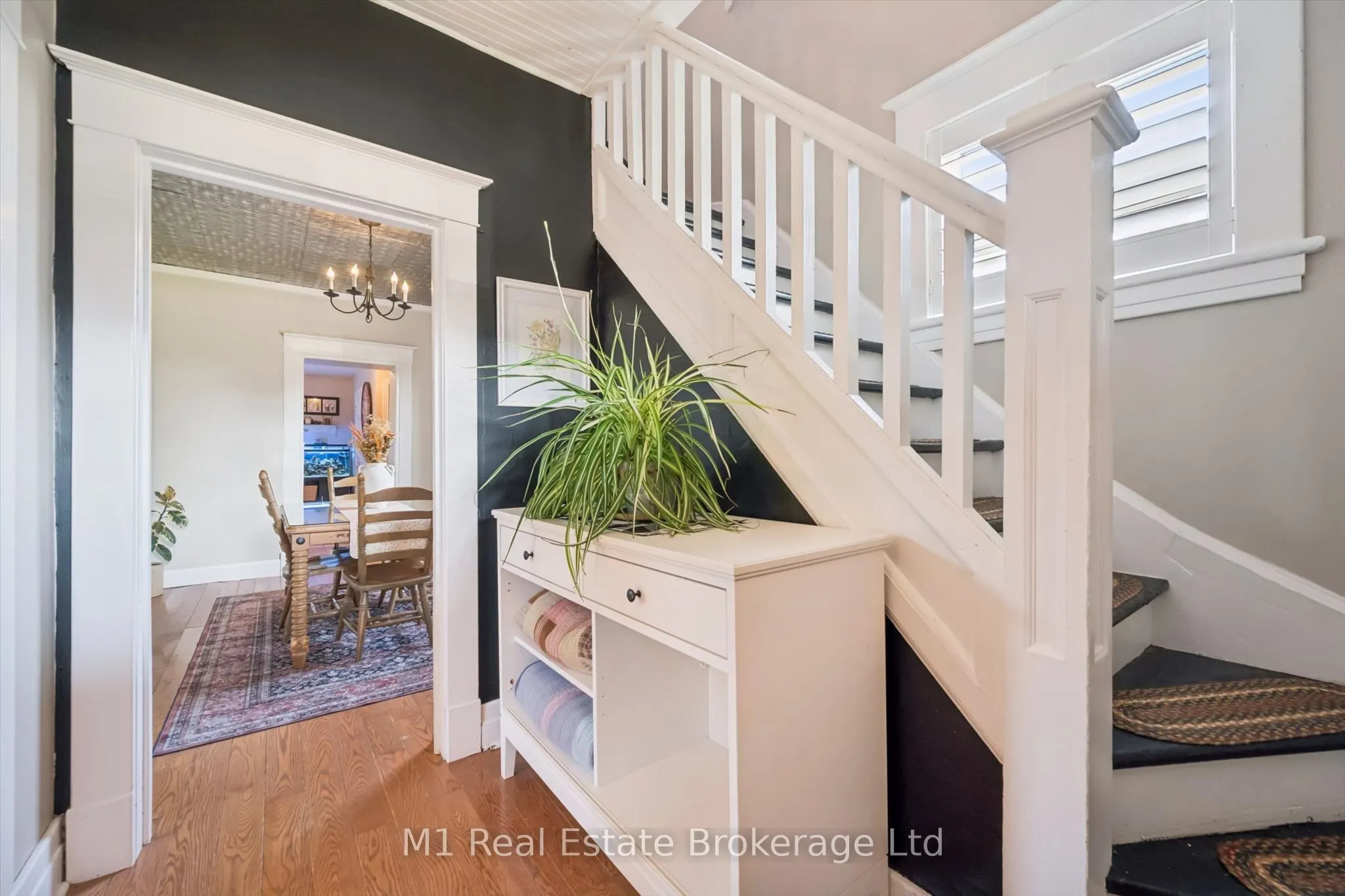 691 St Andrew Street W