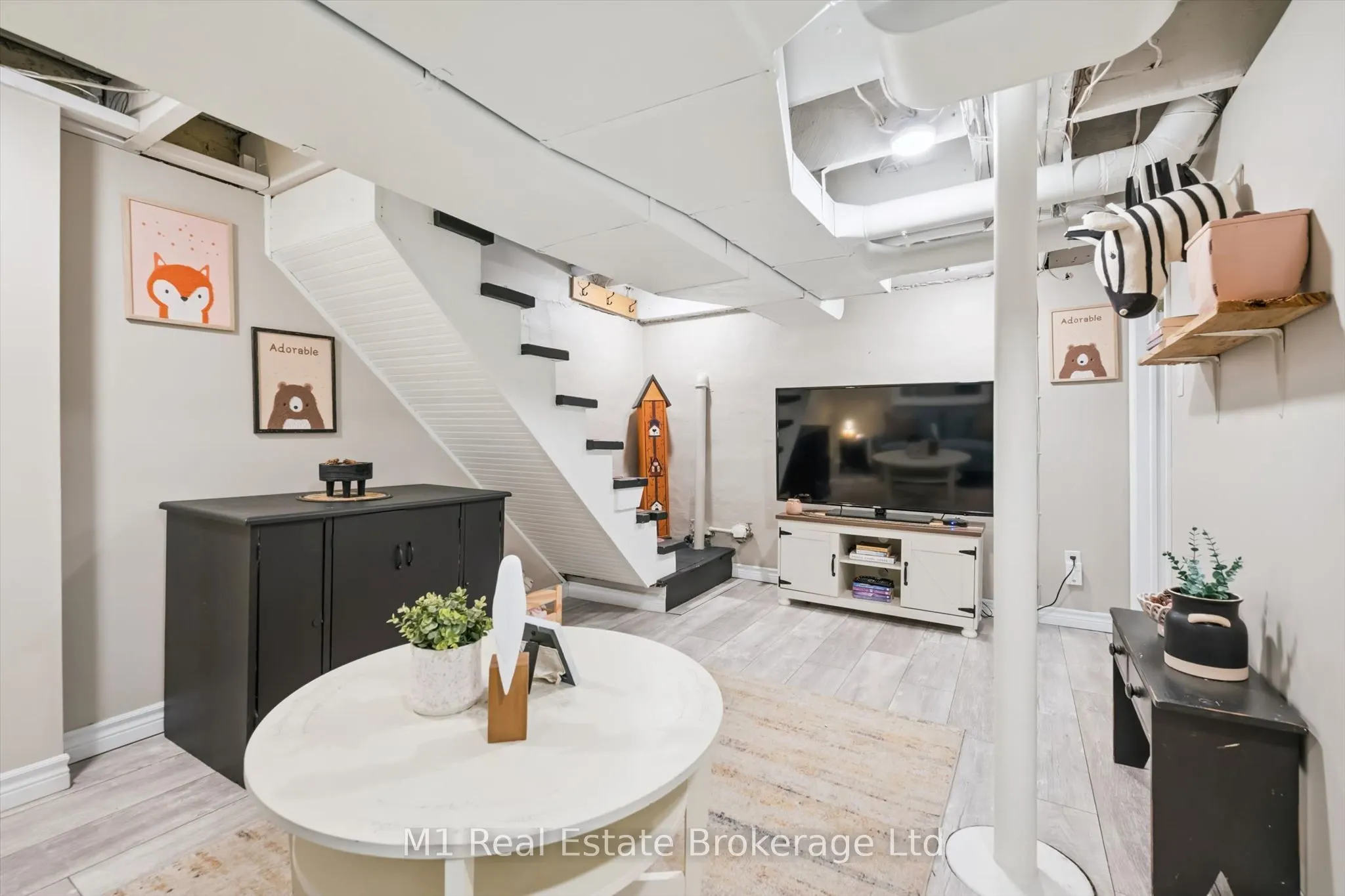 691 St Andrew Street W