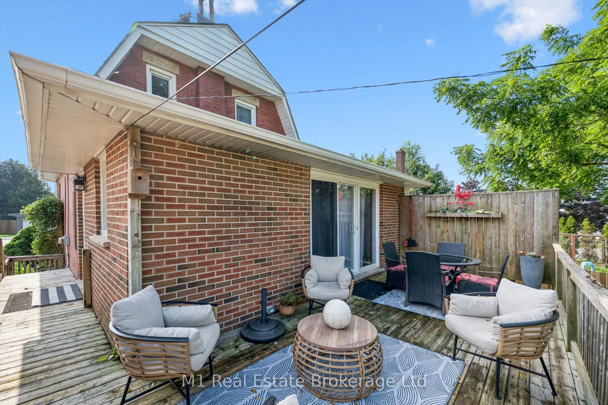 691 St Andrew Street W