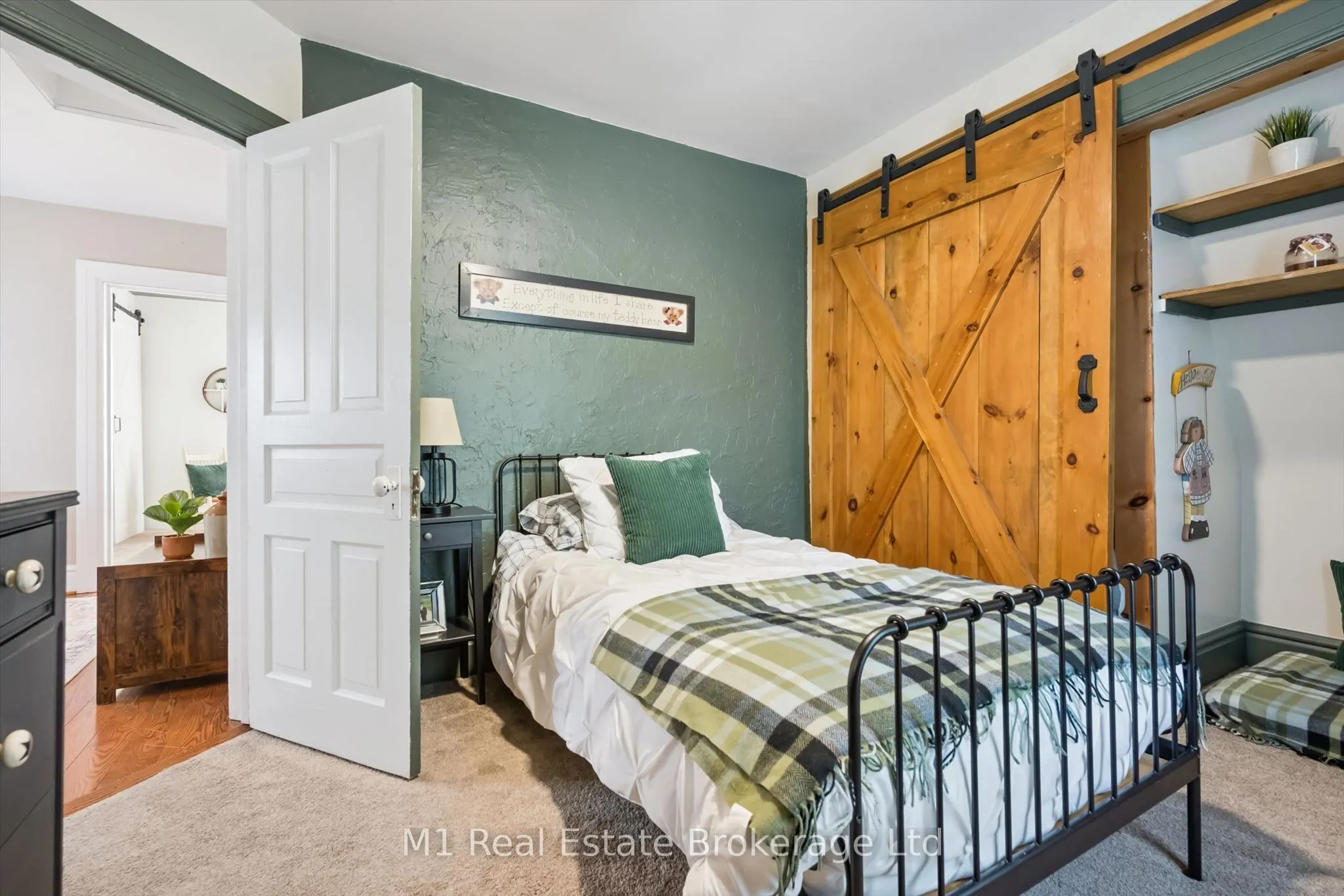 691 St Andrew Street W