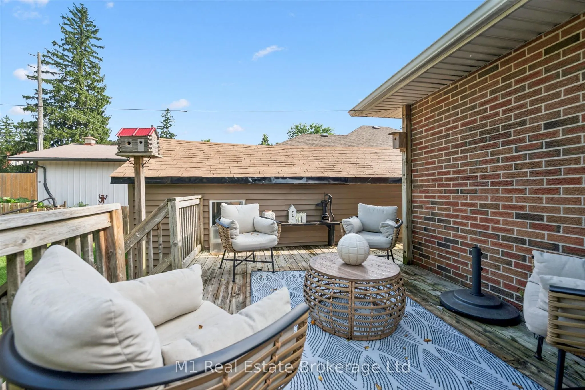 691 St Andrew Street W