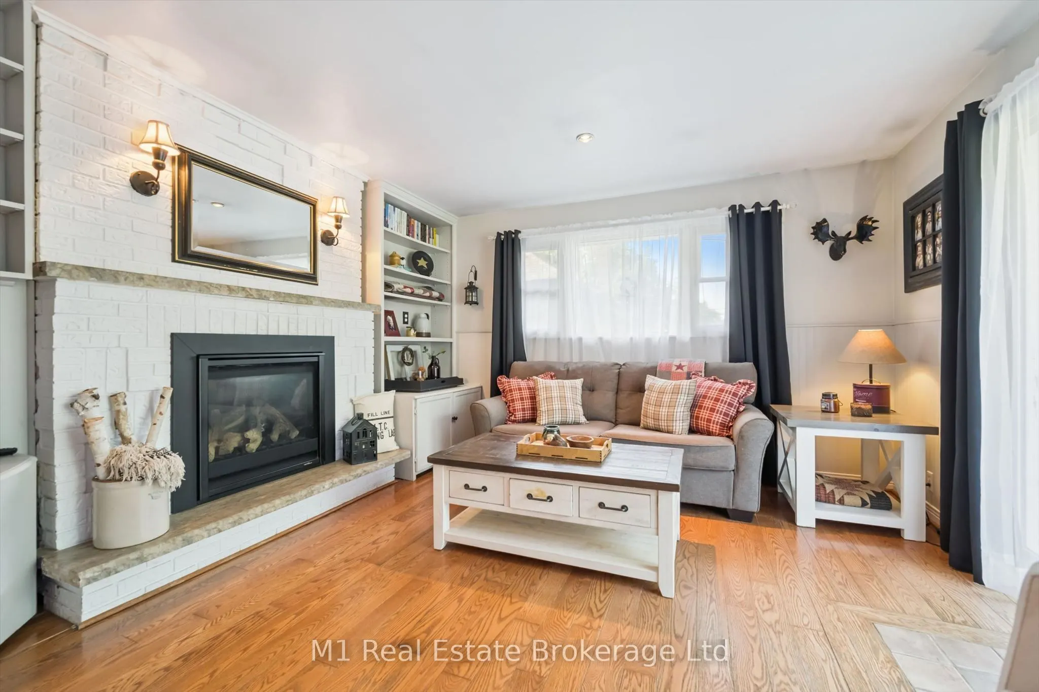 691 St Andrew Street W