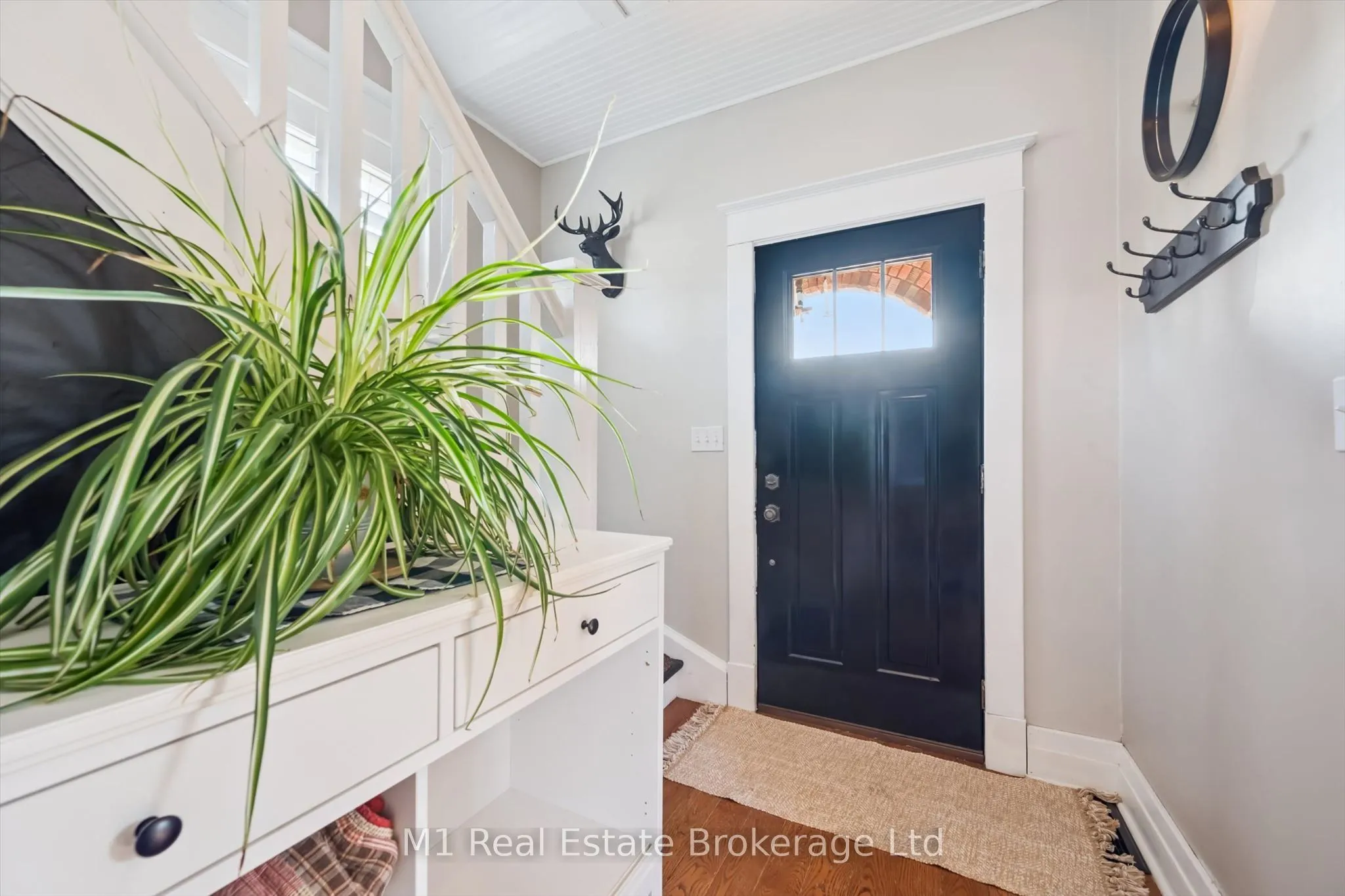 691 St Andrew Street W