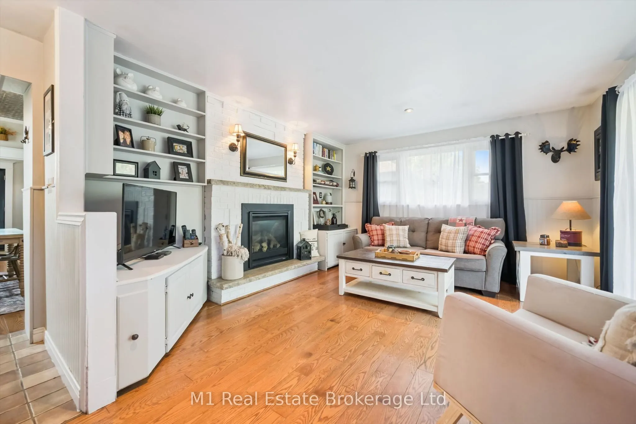 691 St Andrew Street W