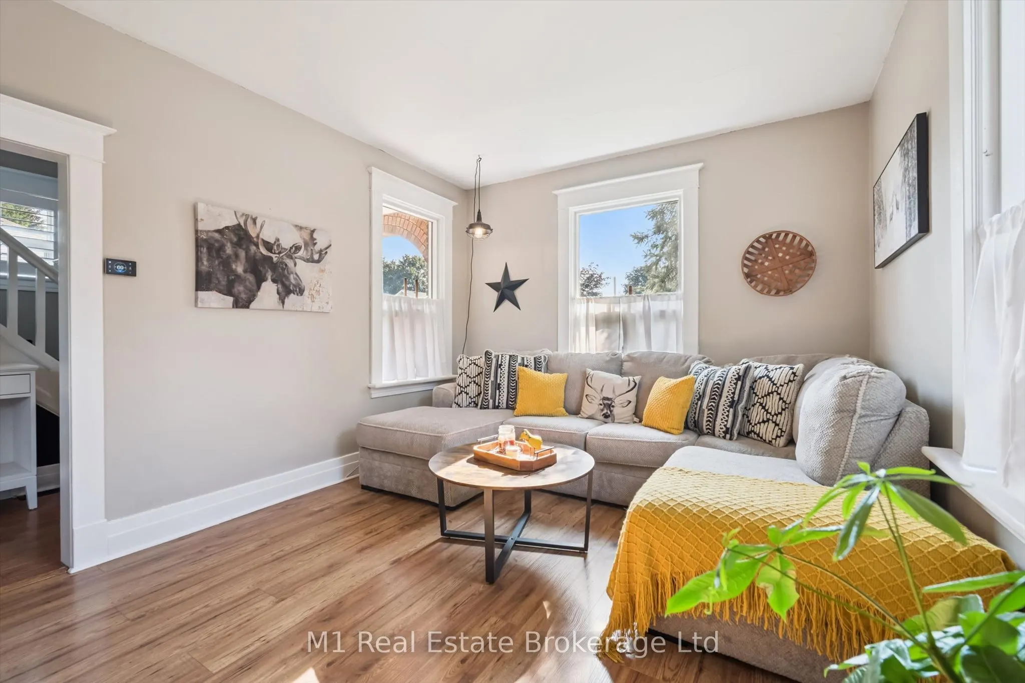 691 St Andrew Street W