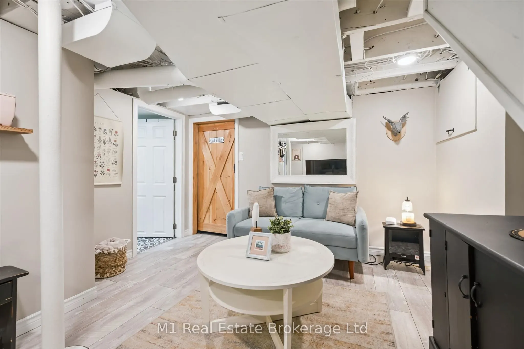 691 St Andrew Street W